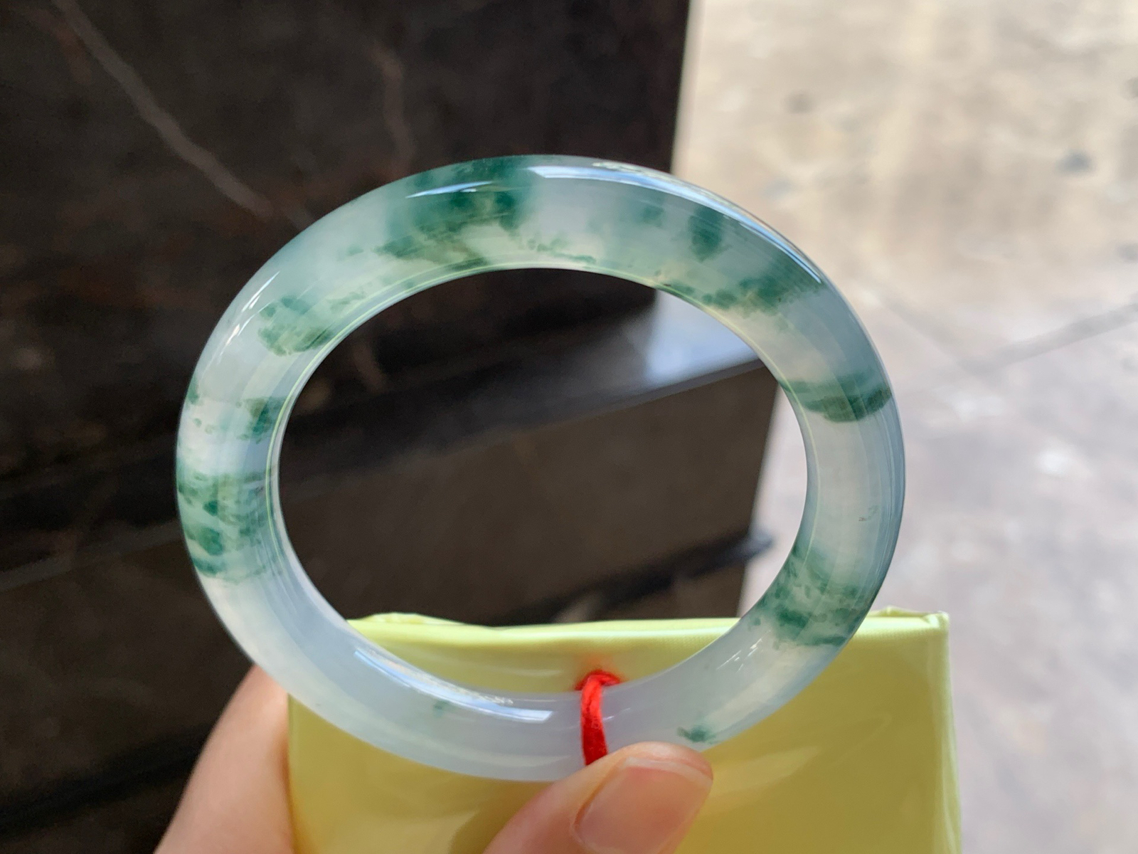 53-9.9

冰蓝花圆条手镯^_^飘花浓郁