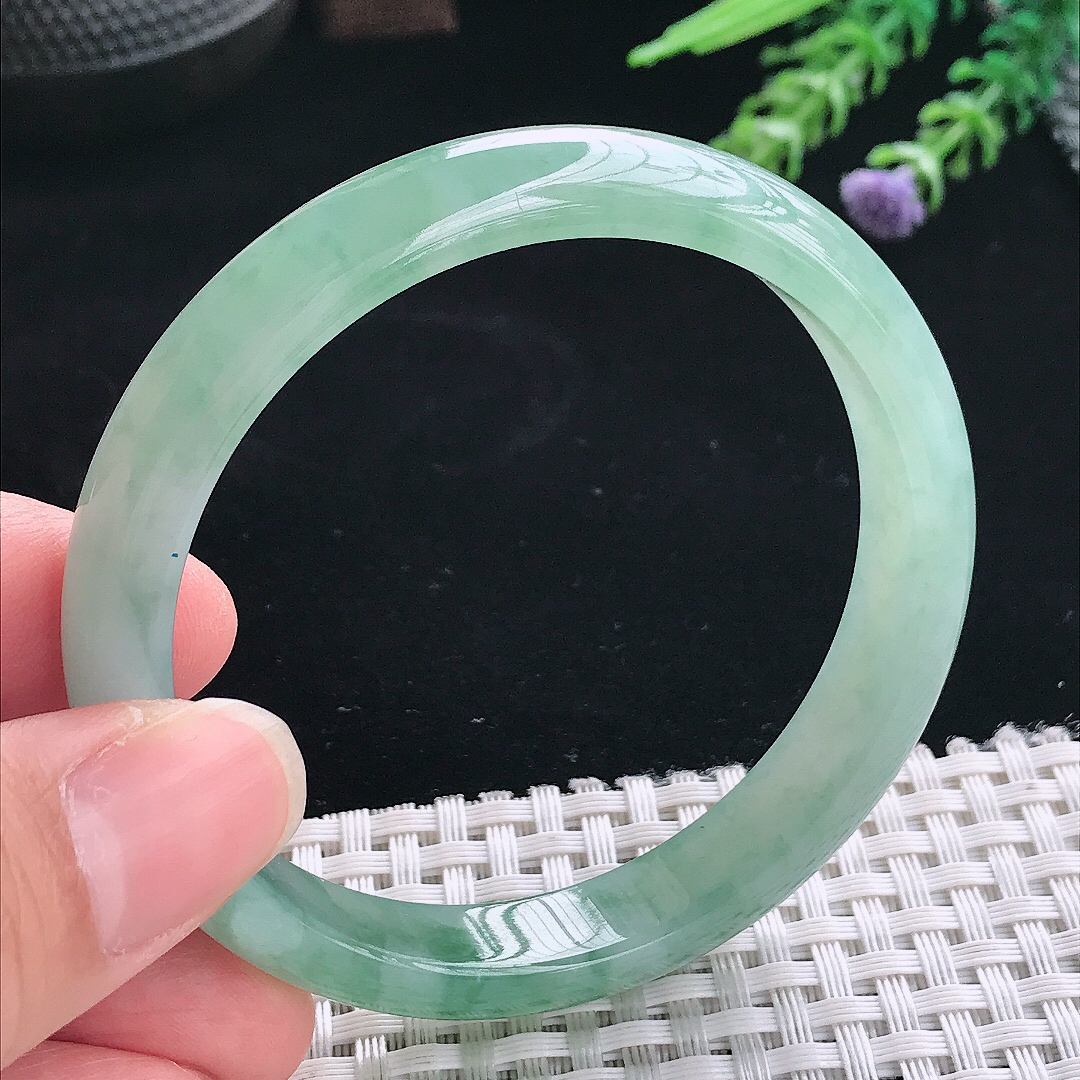 实拍A货翡翠56.5/10.7/6.8老坑冰胶水灵冰晴绿手镯翡翠玉镯手环