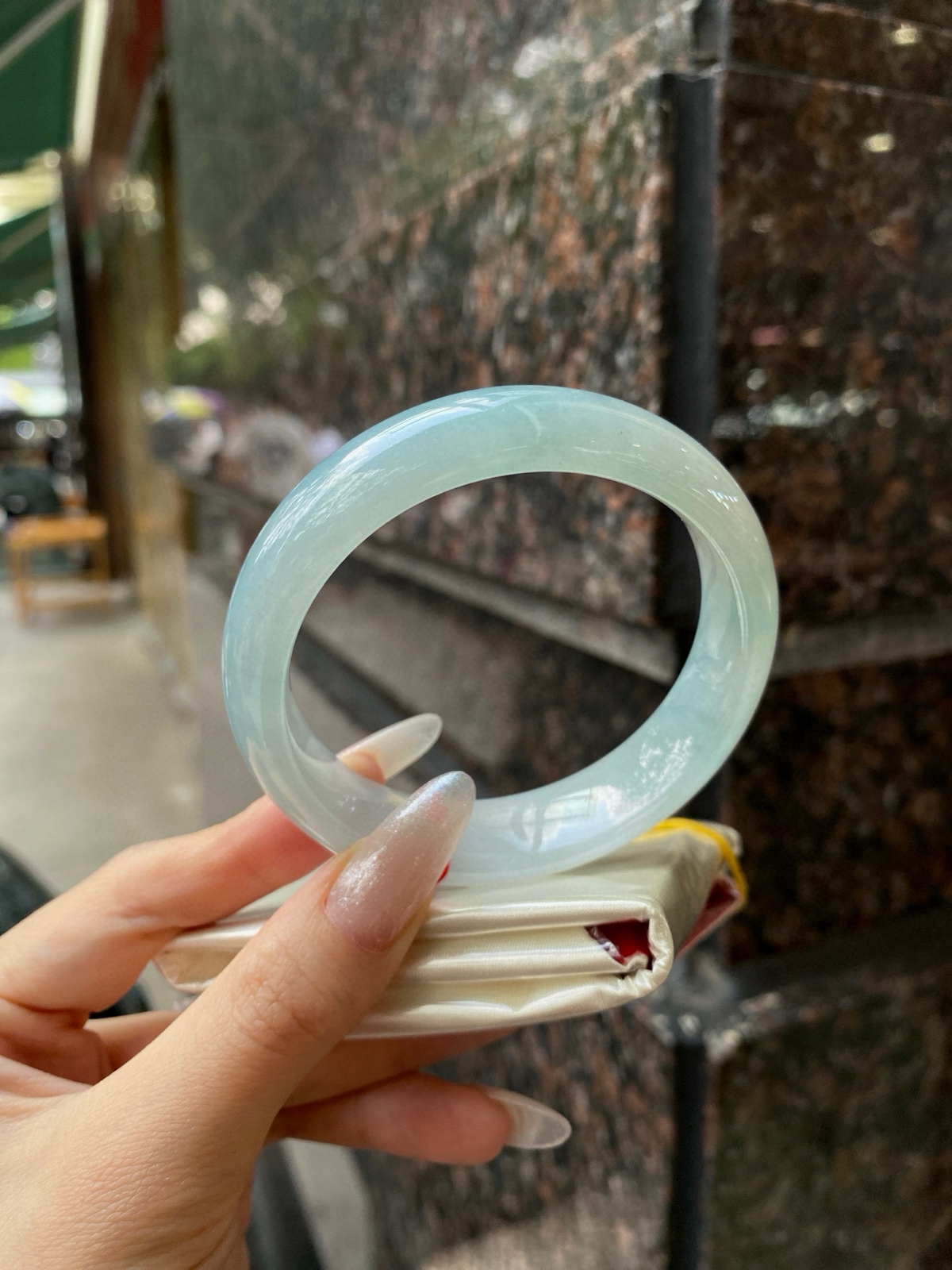 【蓝底宽版手镯】
尺寸：58.8-15.6-8
自然光无滤镜，原图直出