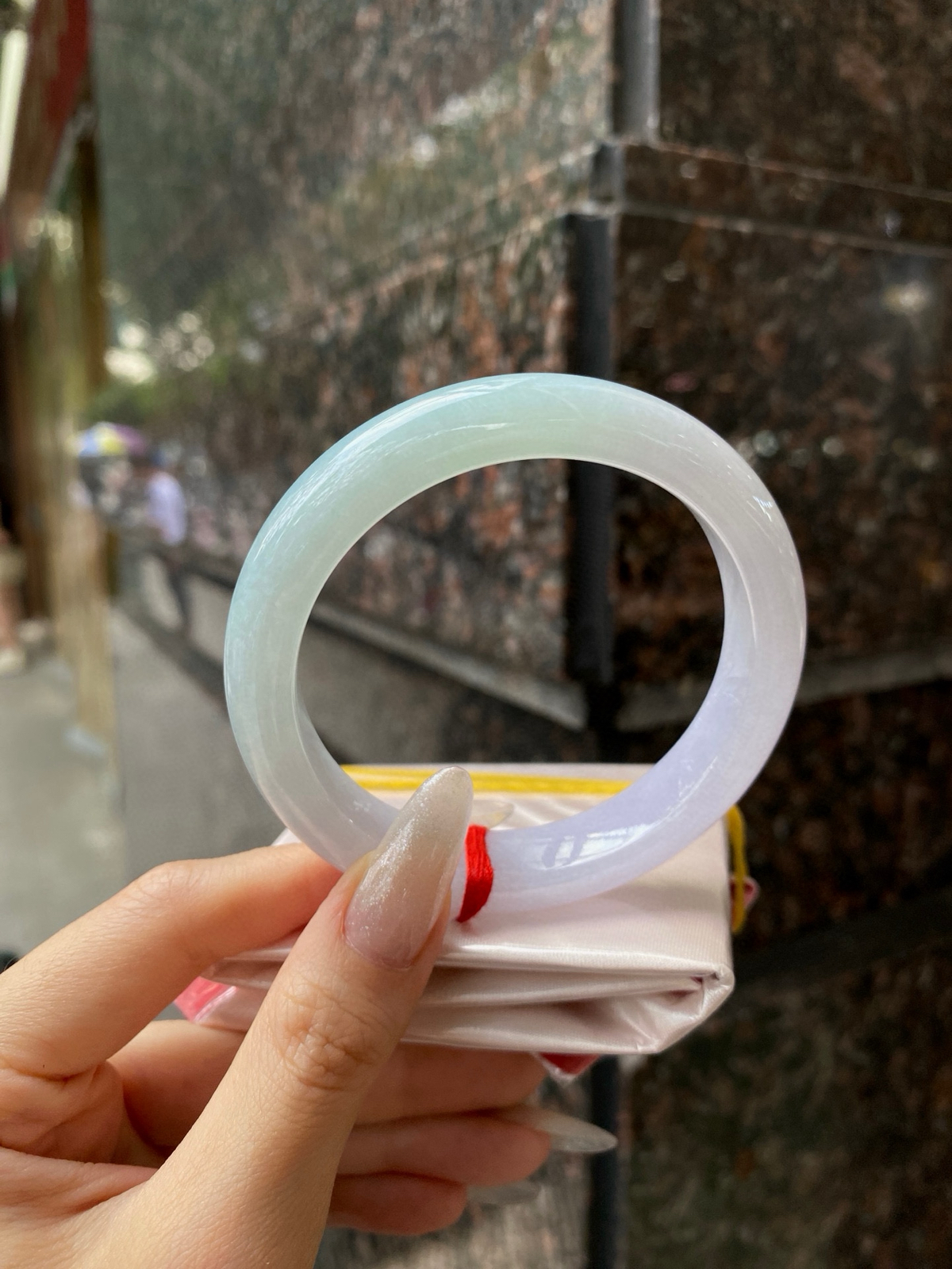 【淡春彩手镯】
尺寸：57.3-12.4-8.6
自然光无滤镜，原图直出