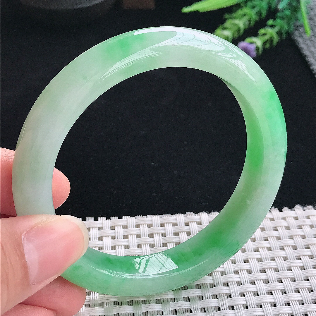 实拍A货翡翠59.5/12.3/9.1老坑精美冰润飘阳绿手镯翡翠玉镯手环