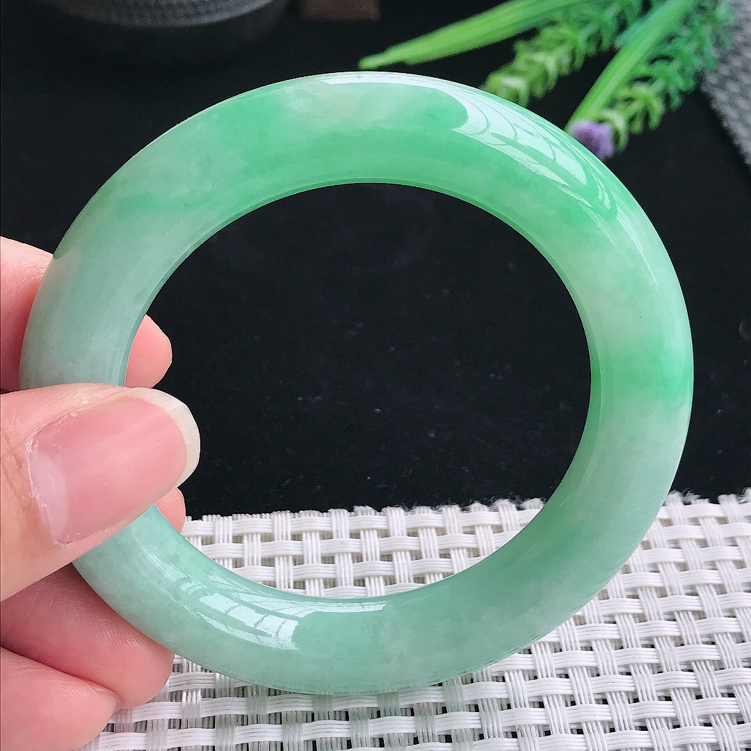 实拍A货翡翠54.5/12.1/11.6老坑精美温润苹果绿胖圆条手镯翡翠玉镯手环