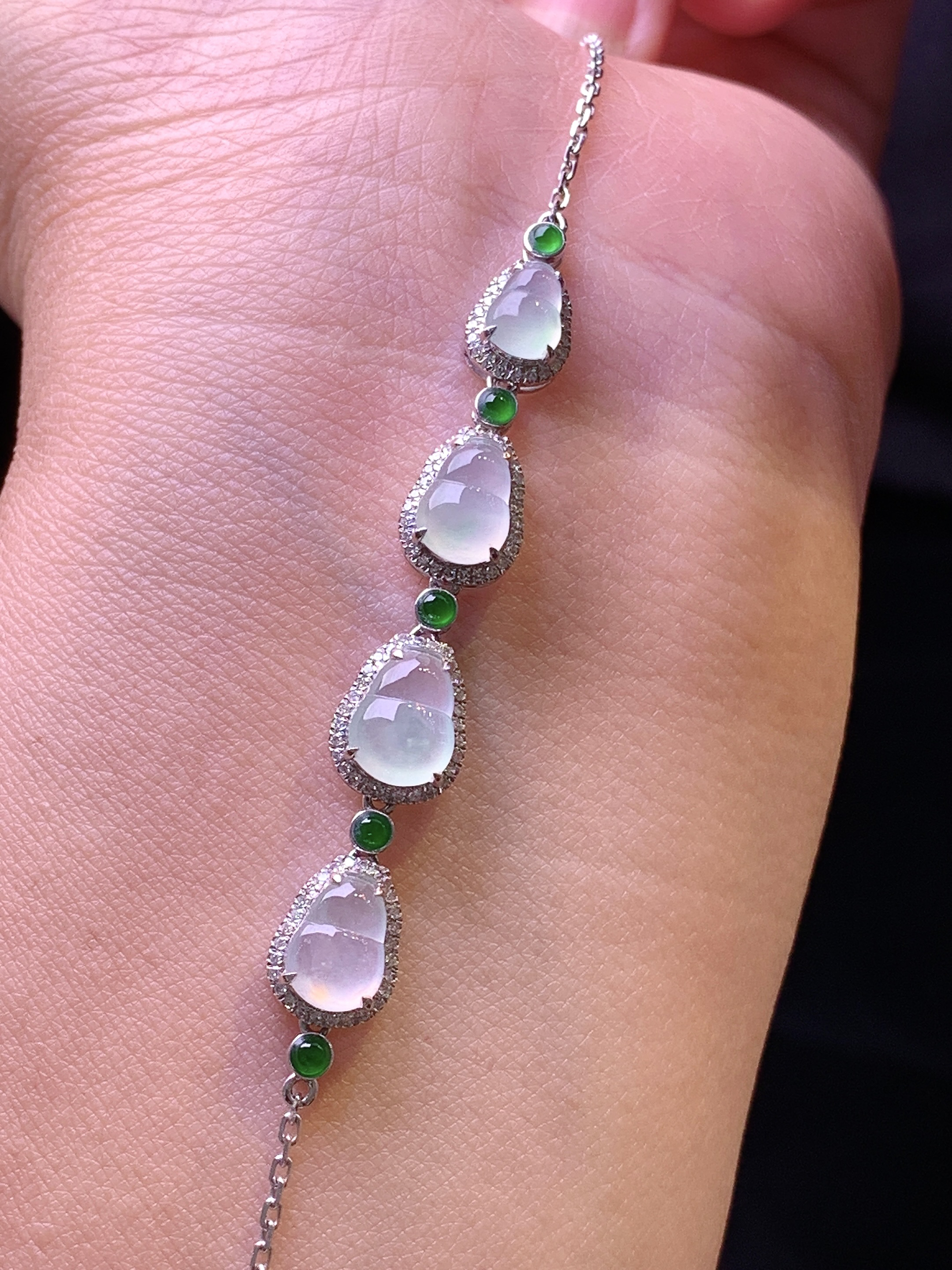 18k金钻镶嵌冰种葫芦手链 玉质细腻 色泽艳丽清新 水润亮眼 整体尺寸180*7.8*5.6j2