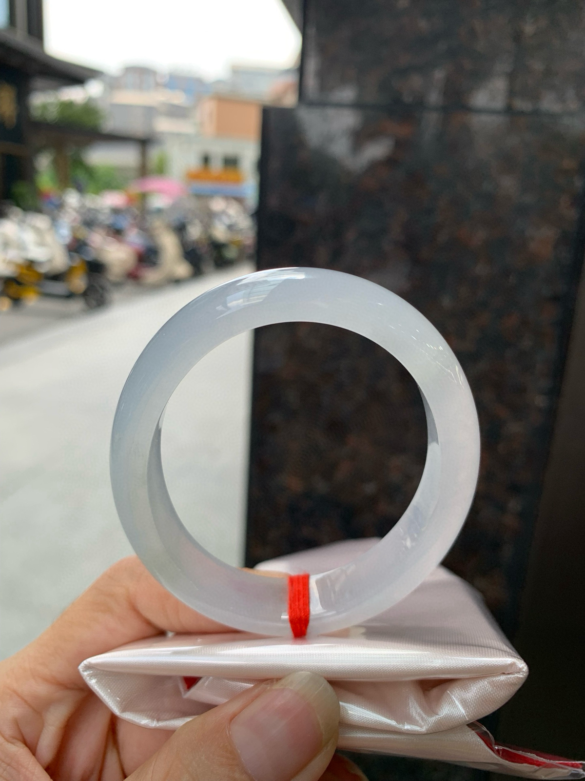 冰粉紫贵妃
54-48-7.6-12.3
底妆冰透有光感，梦幻冰粉紫，颜色淡雅，不像高饱和度的紫色那