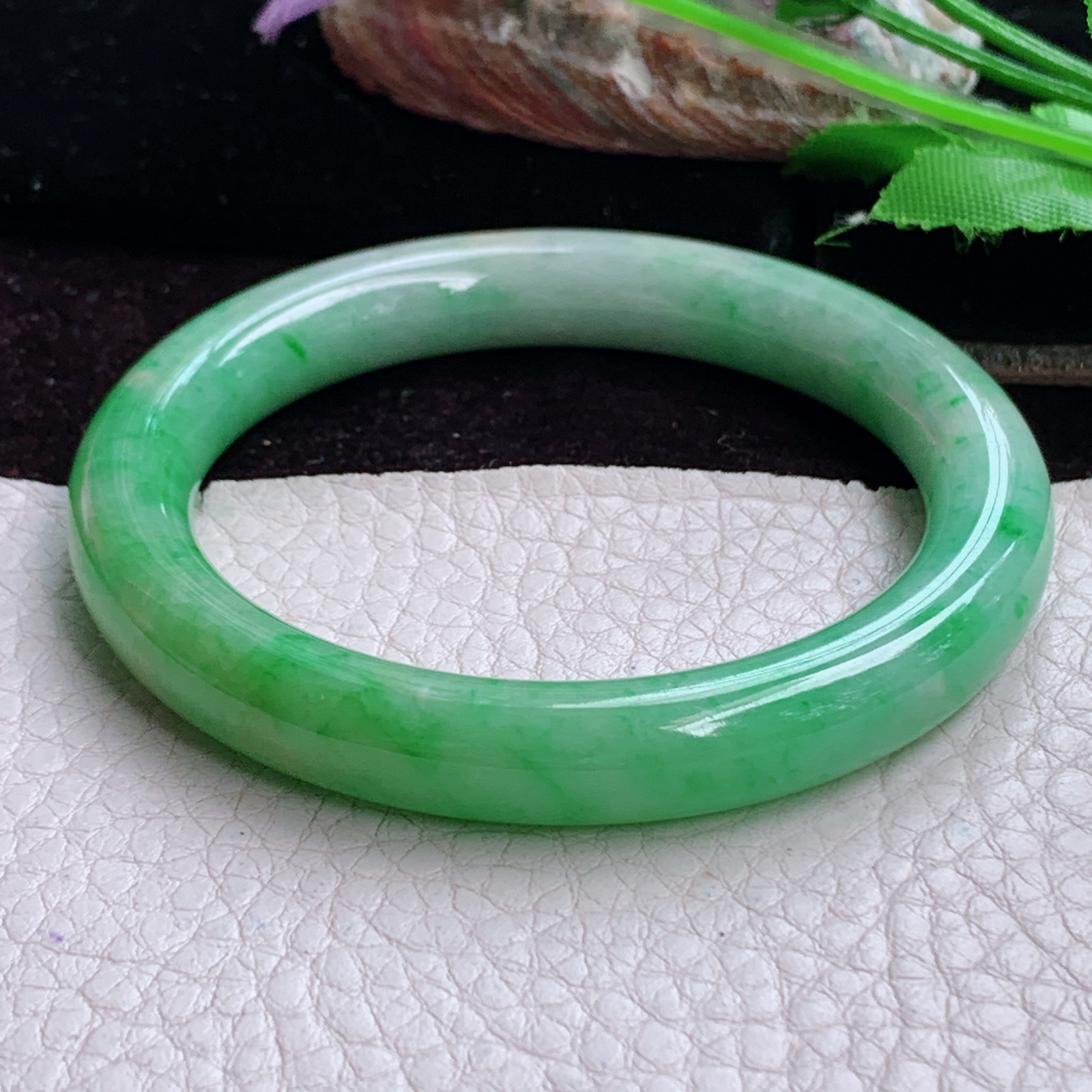 xc小圈口52*9.2*9美人镯 天然缅甸翡翠手镯飘阳绿圆条正圈玉镯子