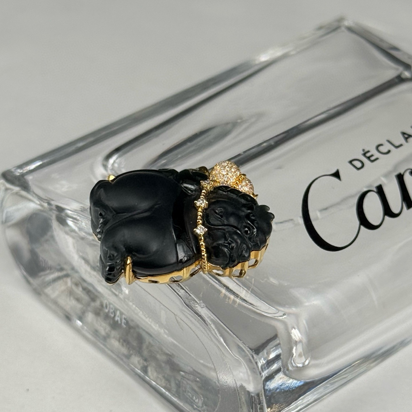 精品18k墨翠小狮子 事事如意 种好色正 黑度极好 打灯通透 油性十足  尺寸24.1