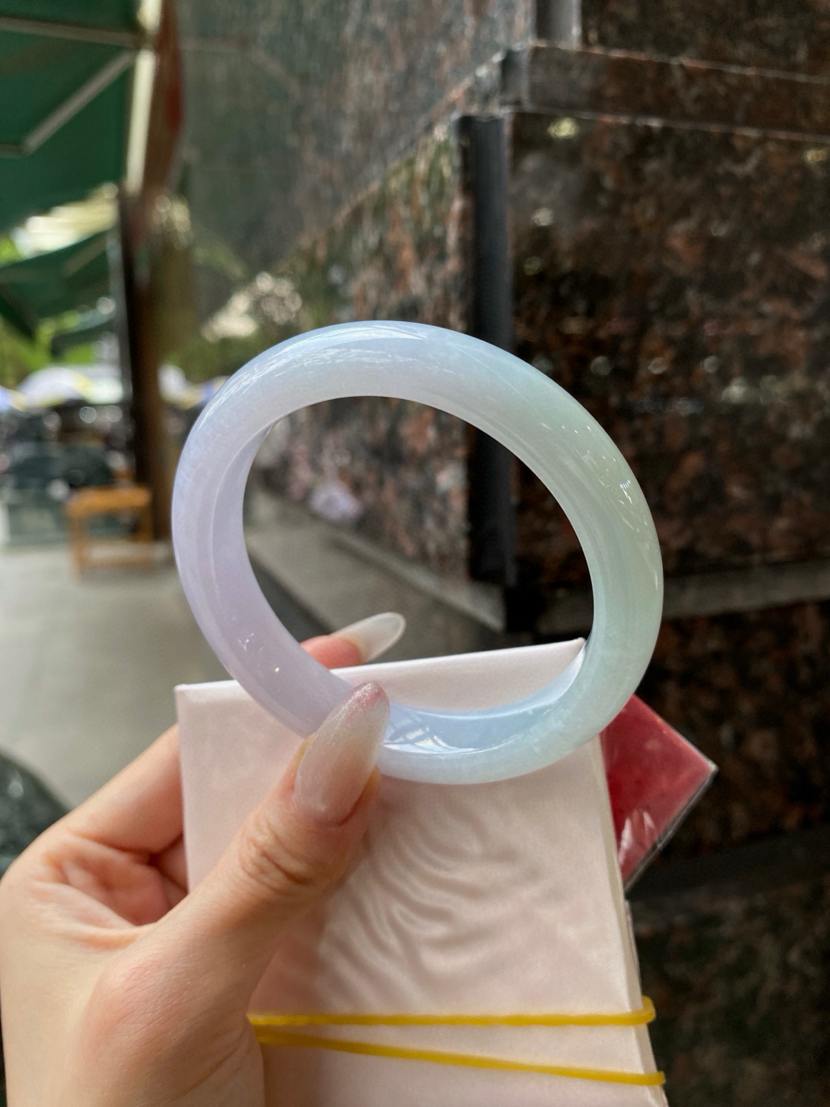 【淡春彩手镯】
尺寸：57.3-12.4-8.6
自然光无滤镜，原图直出