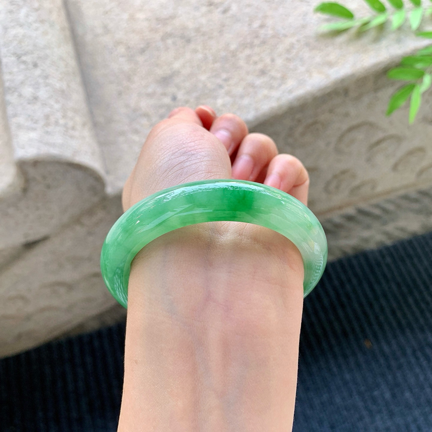 54.2/11.9/8.5飘绿，水润，种老，细腻，无裂纹！