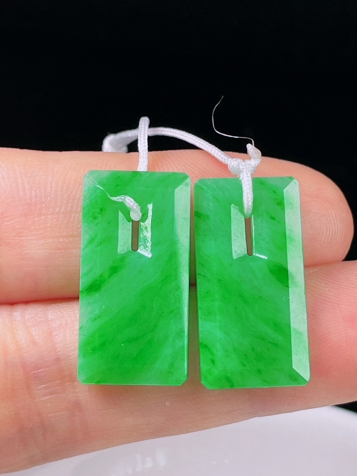 飘绿耳坠，老种起光 ，细底通透，尺寸：23.4/12.2/2.9mm0323