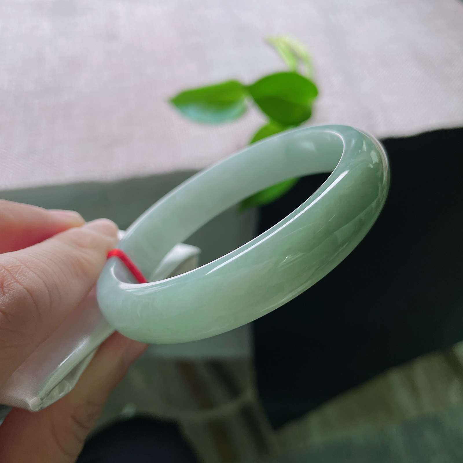 57.8/12.9/7.2，油绿底正圈，肉质细腻干净，颜色由浅入深，过渡自然，无纹裂