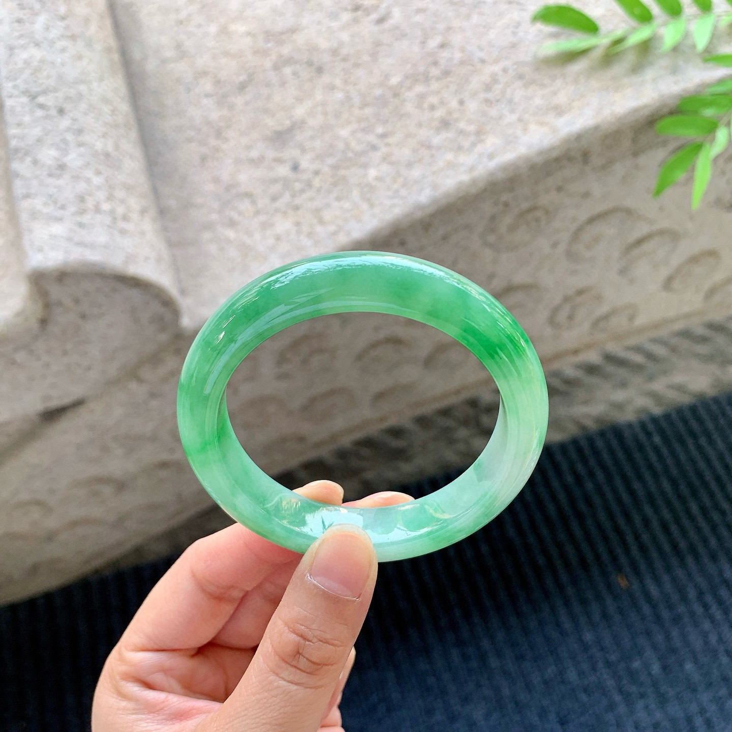 54.2/11.9/8.5飘绿，水润，种老，细腻，无裂纹！