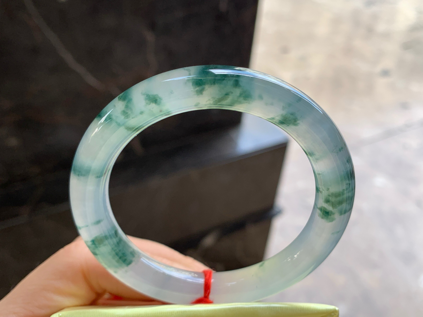 53-9.9

冰蓝花圆条手镯^_^飘花浓郁