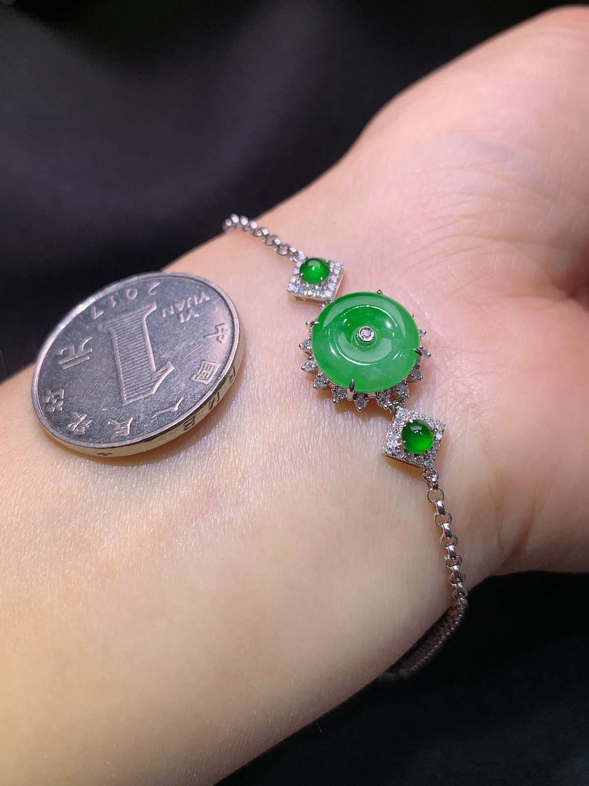 阳绿平安扣手链，18k金镶嵌，简约时尚，冰润色阳，种水足，Yh1 尺寸10.8*3