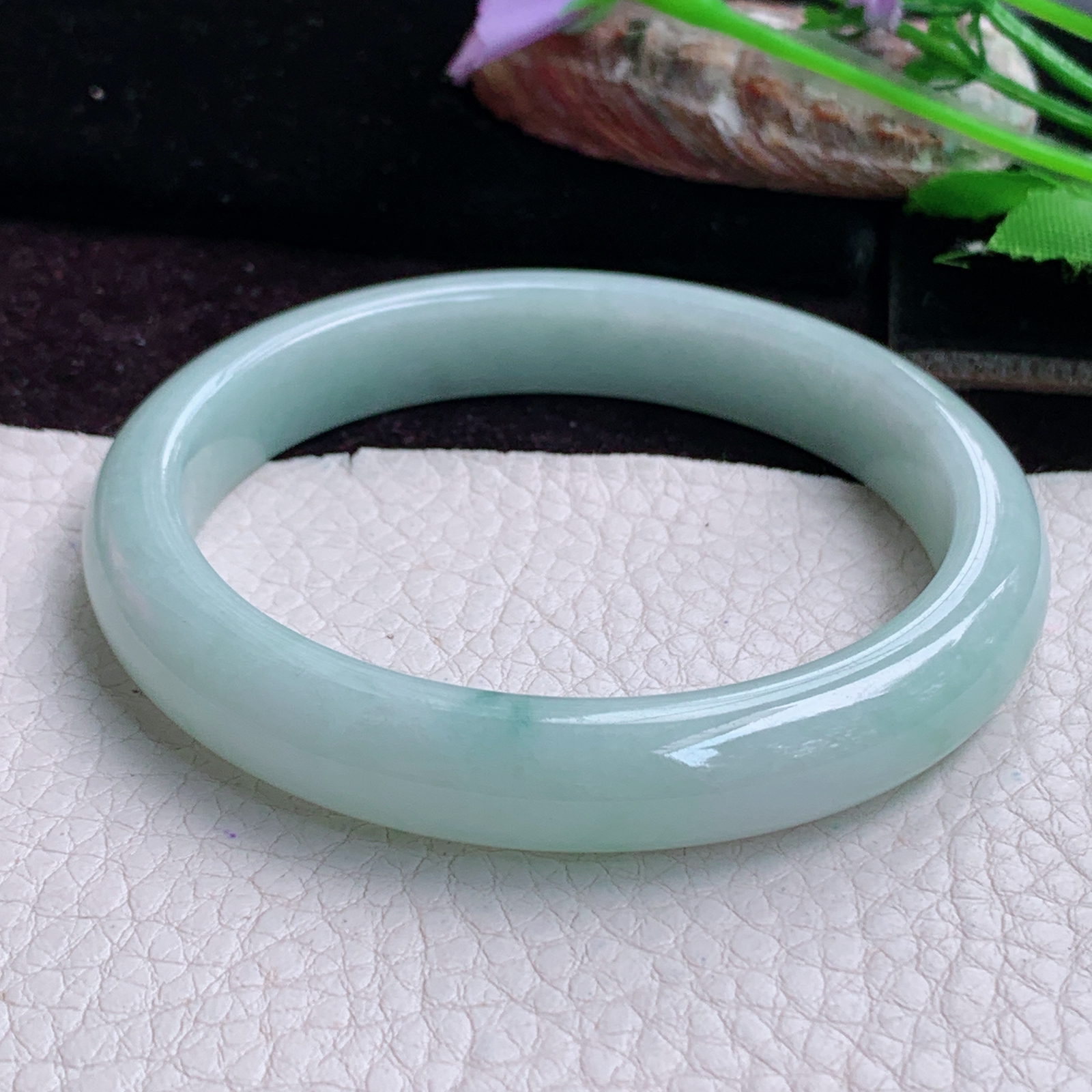 xx大圈口60*11*8平安镯 天然翡翠A货手镯浅绿飘花宽边正圈玉镯子