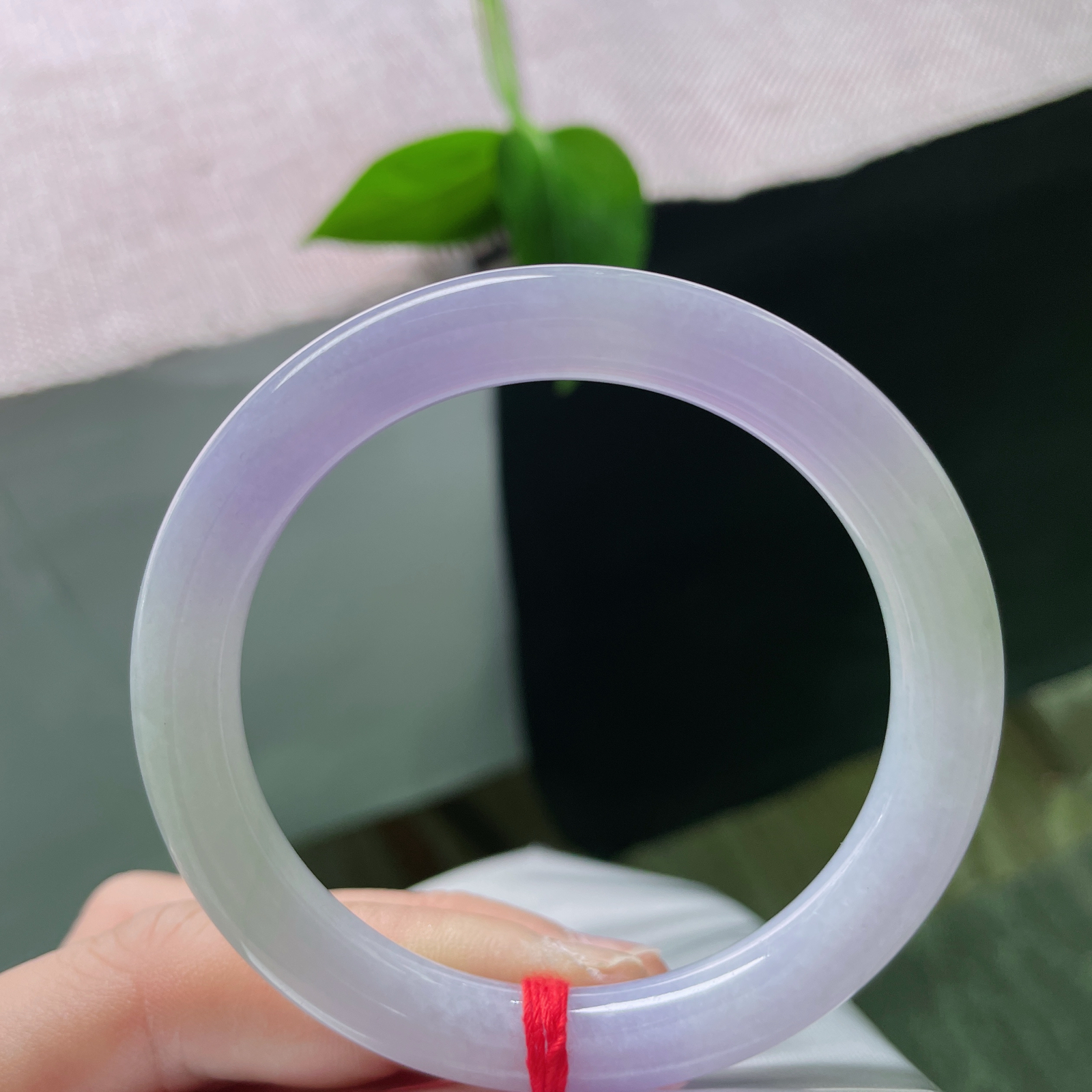 54.8/8.8，紫罗兰小圆条，色泽艳丽，佩戴甜美，不失小家碧玉的气质，皮纹，