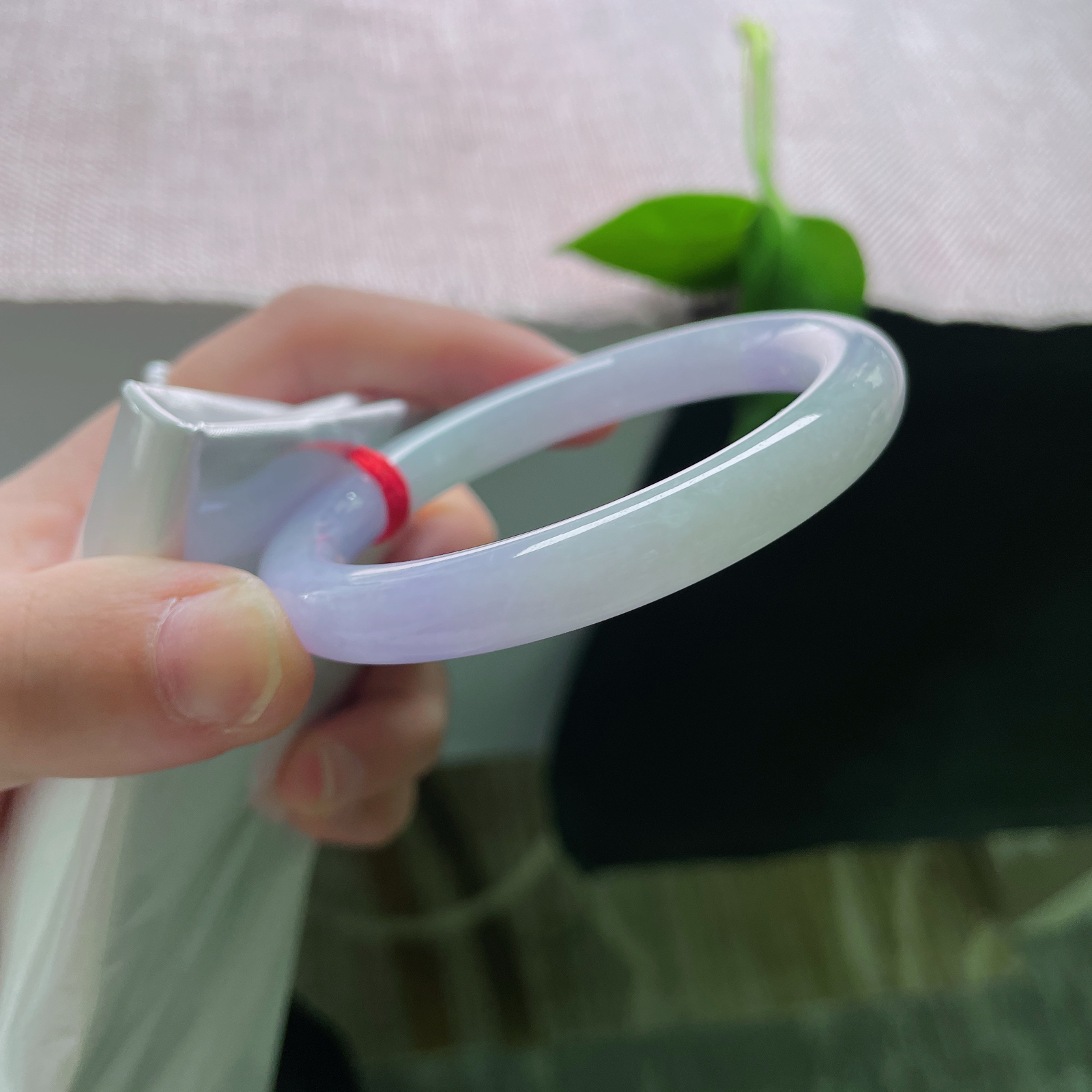 54.8/8.8，紫罗兰小圆条，色泽艳丽，佩戴甜美，不失小家碧玉的气质，皮纹，