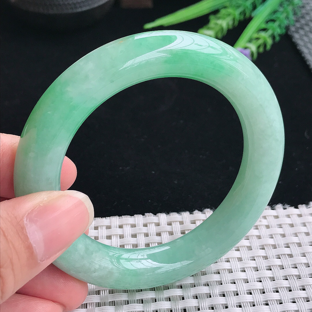 实拍A货翡翠54.5/12.1/11.6老坑精美温润苹果绿胖圆条手镯翡翠玉镯手环