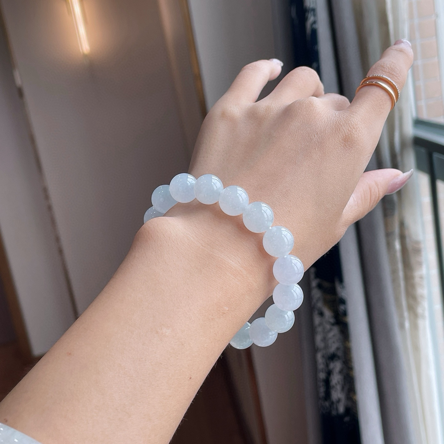 冰块浅色手串 
尺寸：12/17颗