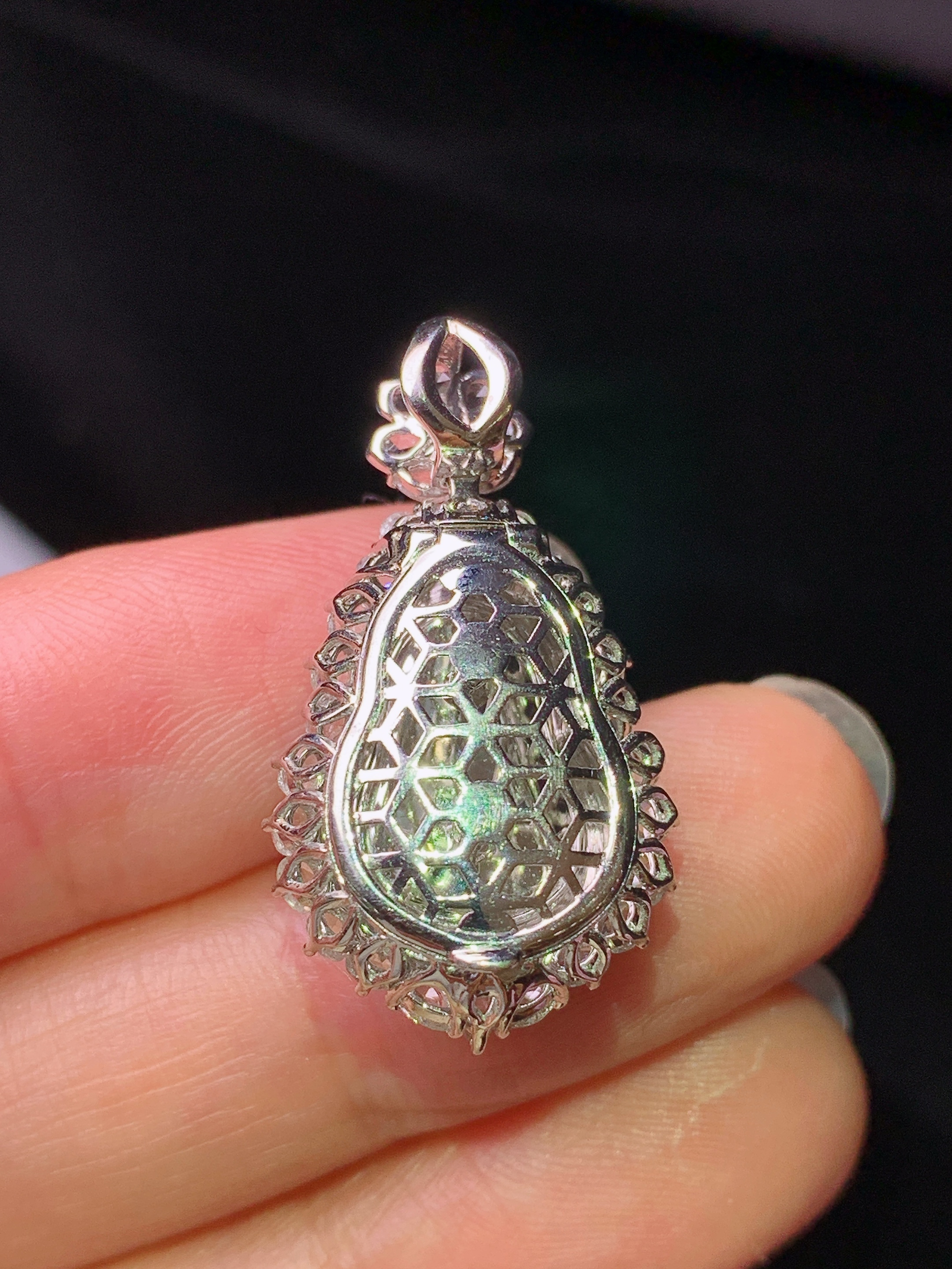 18k金镶嵌满绿葫芦吊坠 玉质细腻 色泽艳丽清新 水润亮眼 整体尺寸 28*15.6*11.8t3