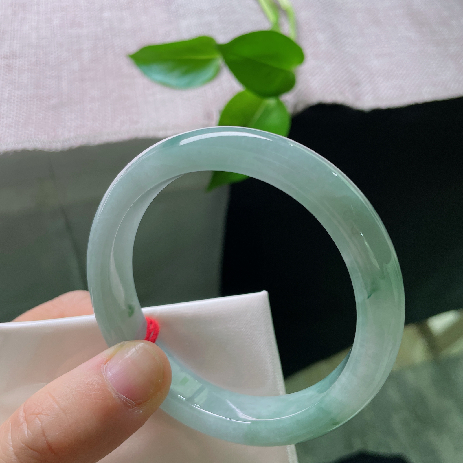 57.2/11.8/8.5，飘花正圈，水头好，玉韵生香，每一缕飘花皆为诗意。