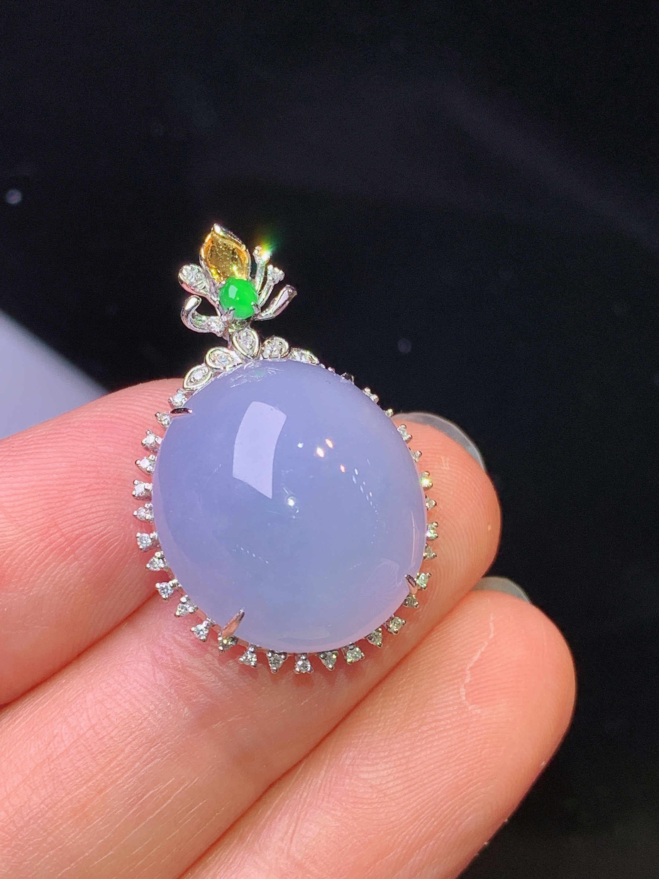 18k金钻镶嵌紫罗兰蛋面吊坠 玉质细腻 色泽艳丽清新 水润亮眼 整体尺寸27.6*18.3*9.8x5