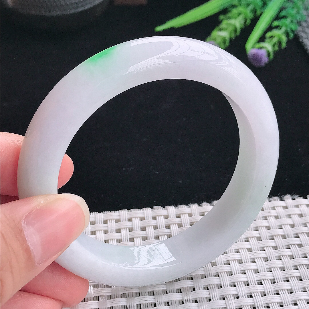 实拍A货翡翠56.5/12.8/9.5老坑精美飘阳绿白底青手镯翡翠玉镯手环