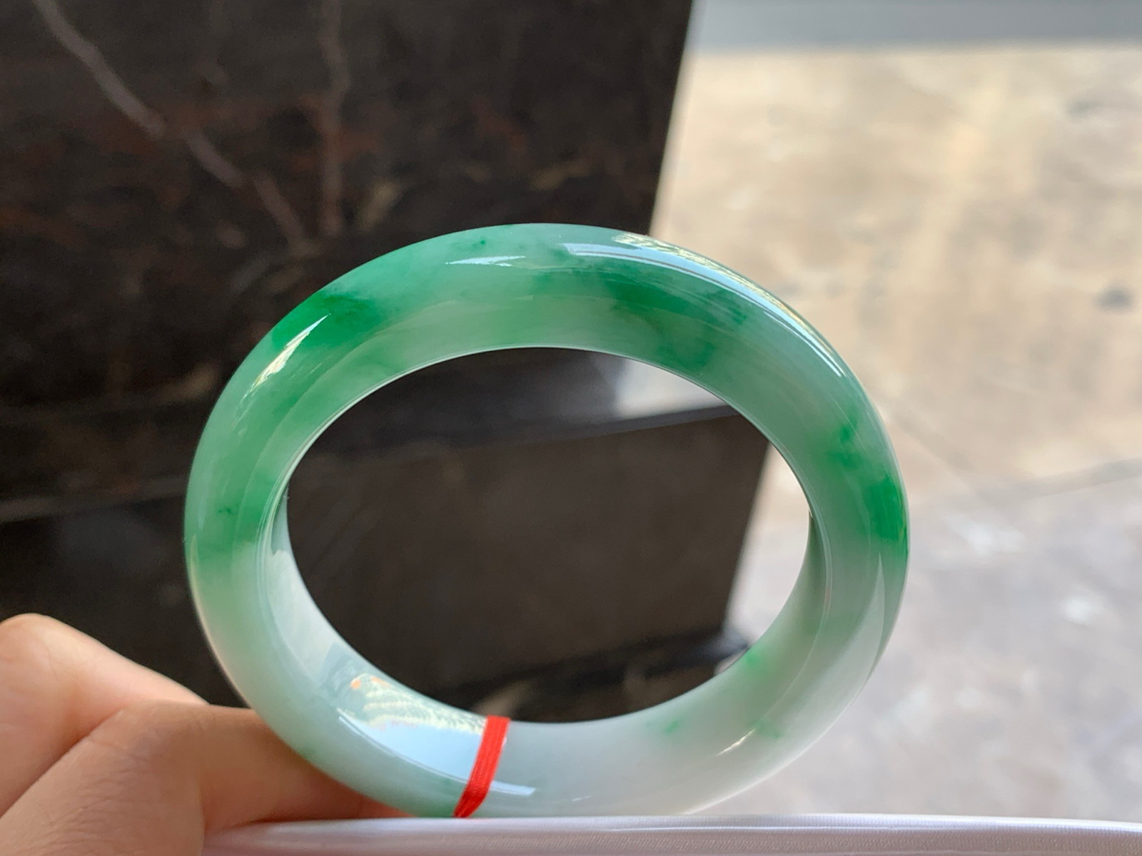 55-14-9.5

浓绿色手镯^_^鲜艳