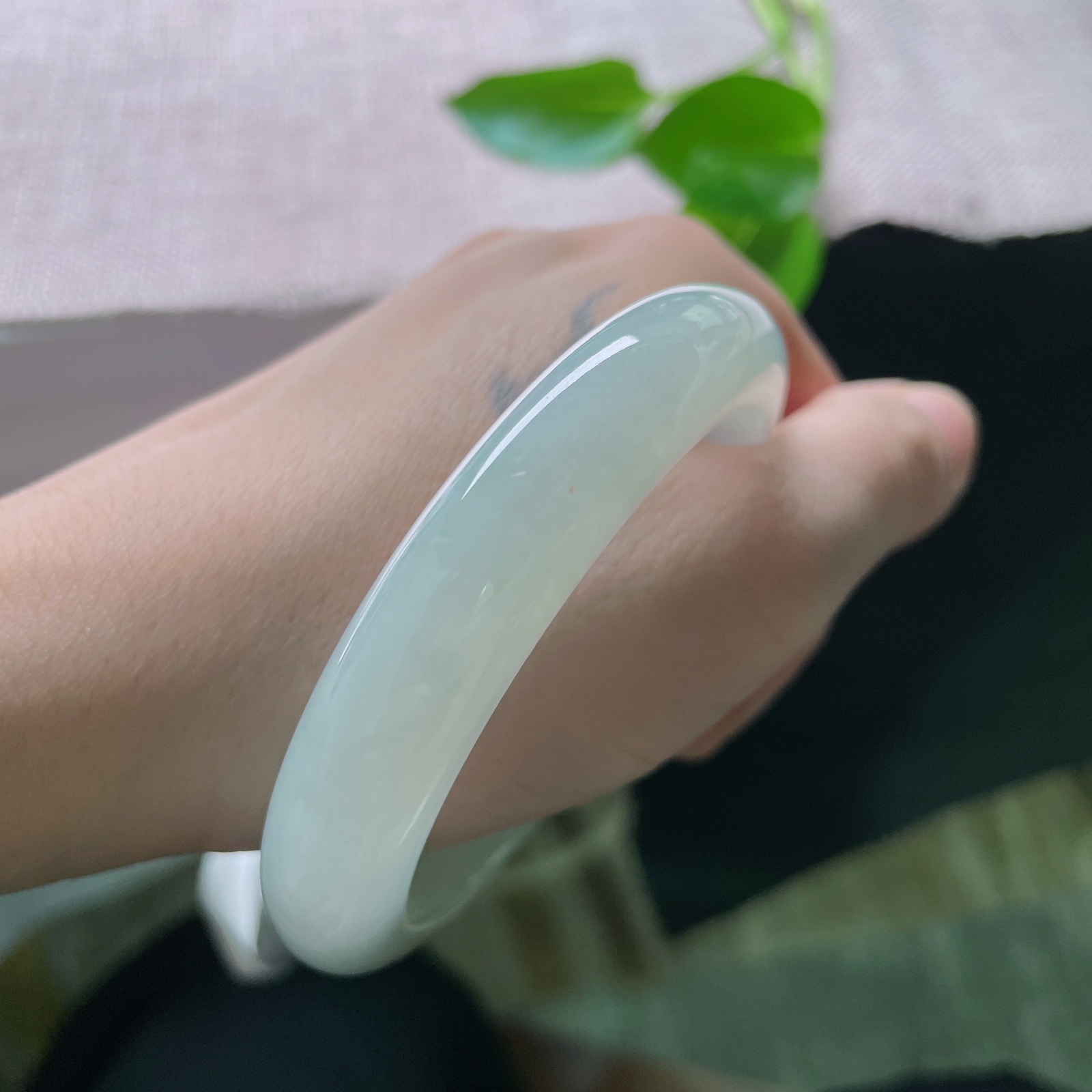 57.3/12.2/8.8淡绿底正圈，水润细腻，婉间的温柔，岁月静好