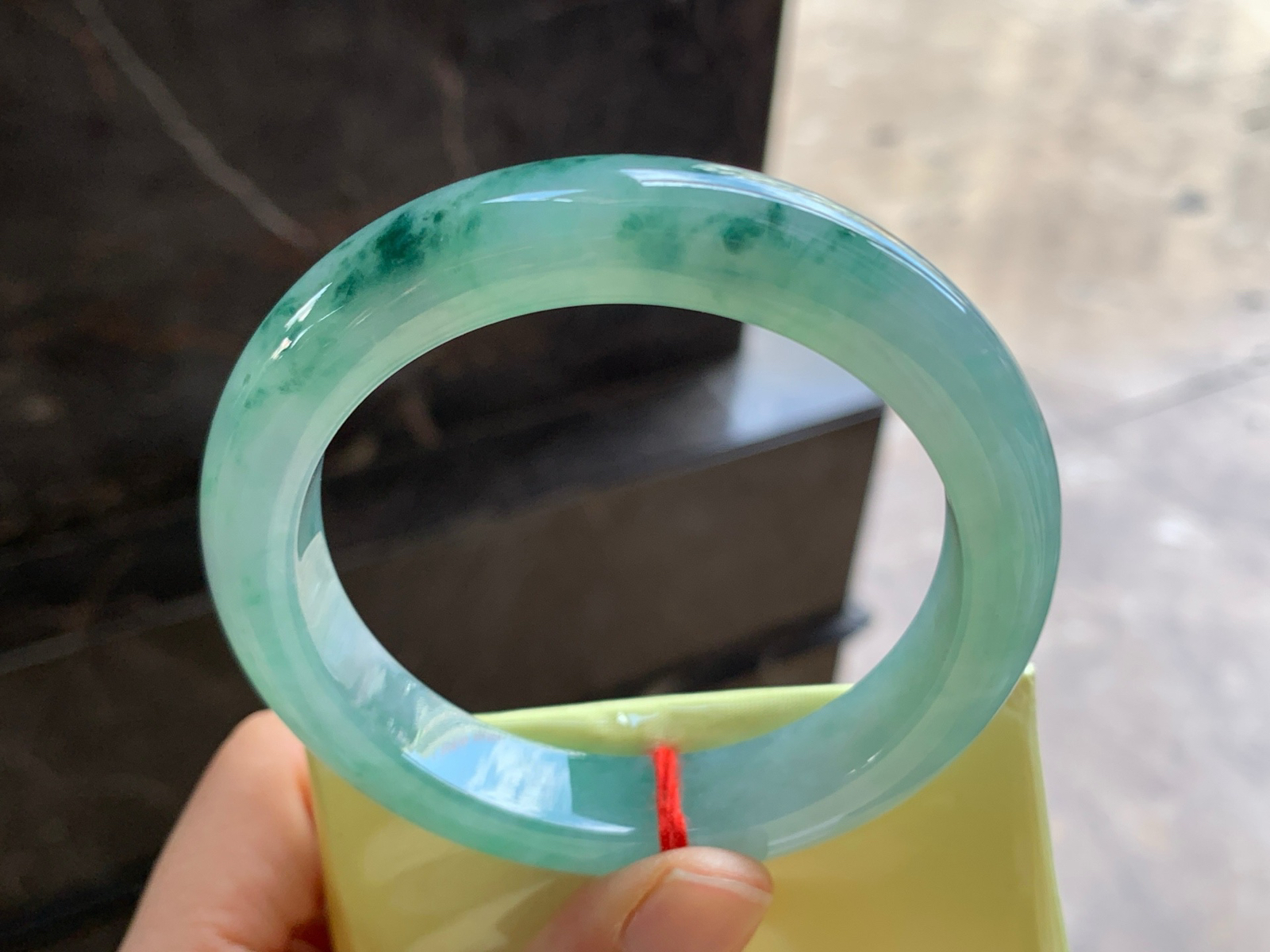 57-12.1-9.7

飘花手镯^_^鲜艳 玉质温润 细腻