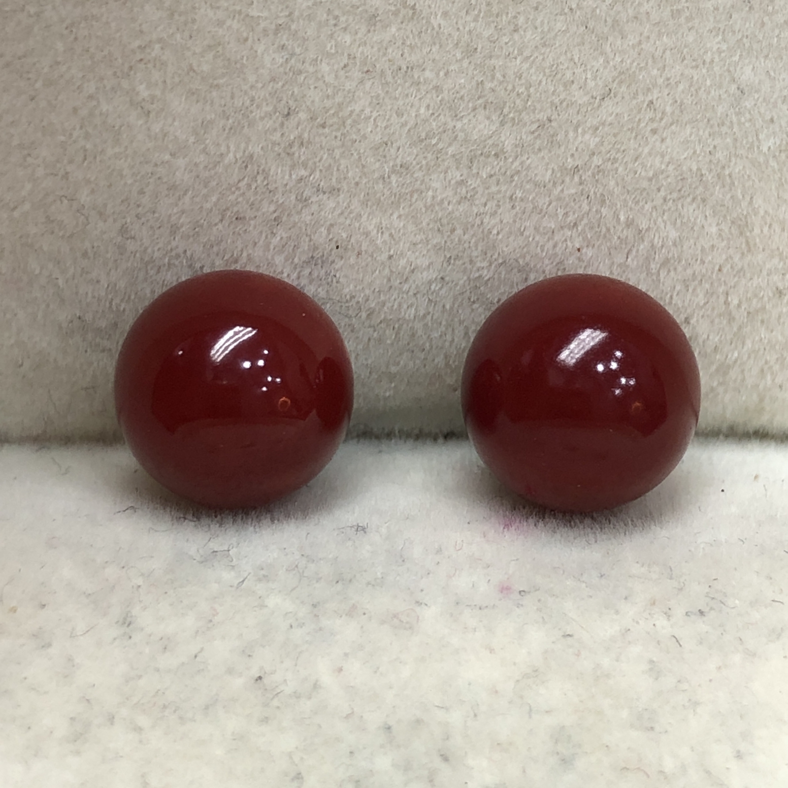 【天然日本阿卡赤血牛血红珊瑚9.7mm大圆珠对珠】天然无添加无优化，阿卡赤血牛血红颜色，光泽柔润透亮