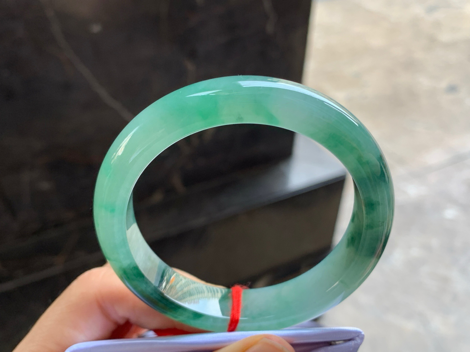 55-12.6-8.2

绿色手镯^_^玉质温润 鲜艳