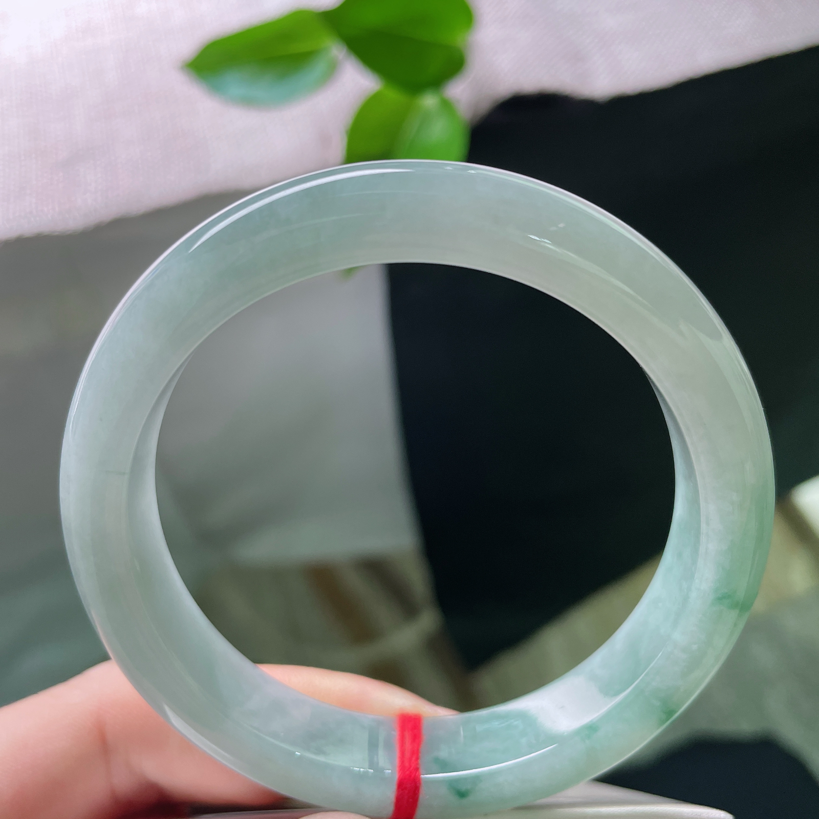 57.2/11.8/8.5，飘花正圈，水头好，玉韵生香，每一缕飘花皆为诗意。