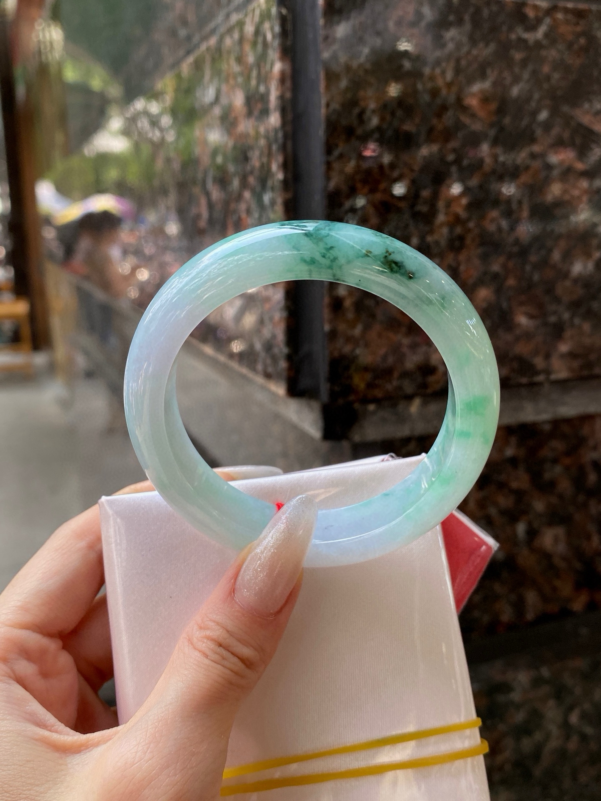 【宽版飘花手镯】
尺寸：56-14-9.2
自然光无滤镜，原图直出