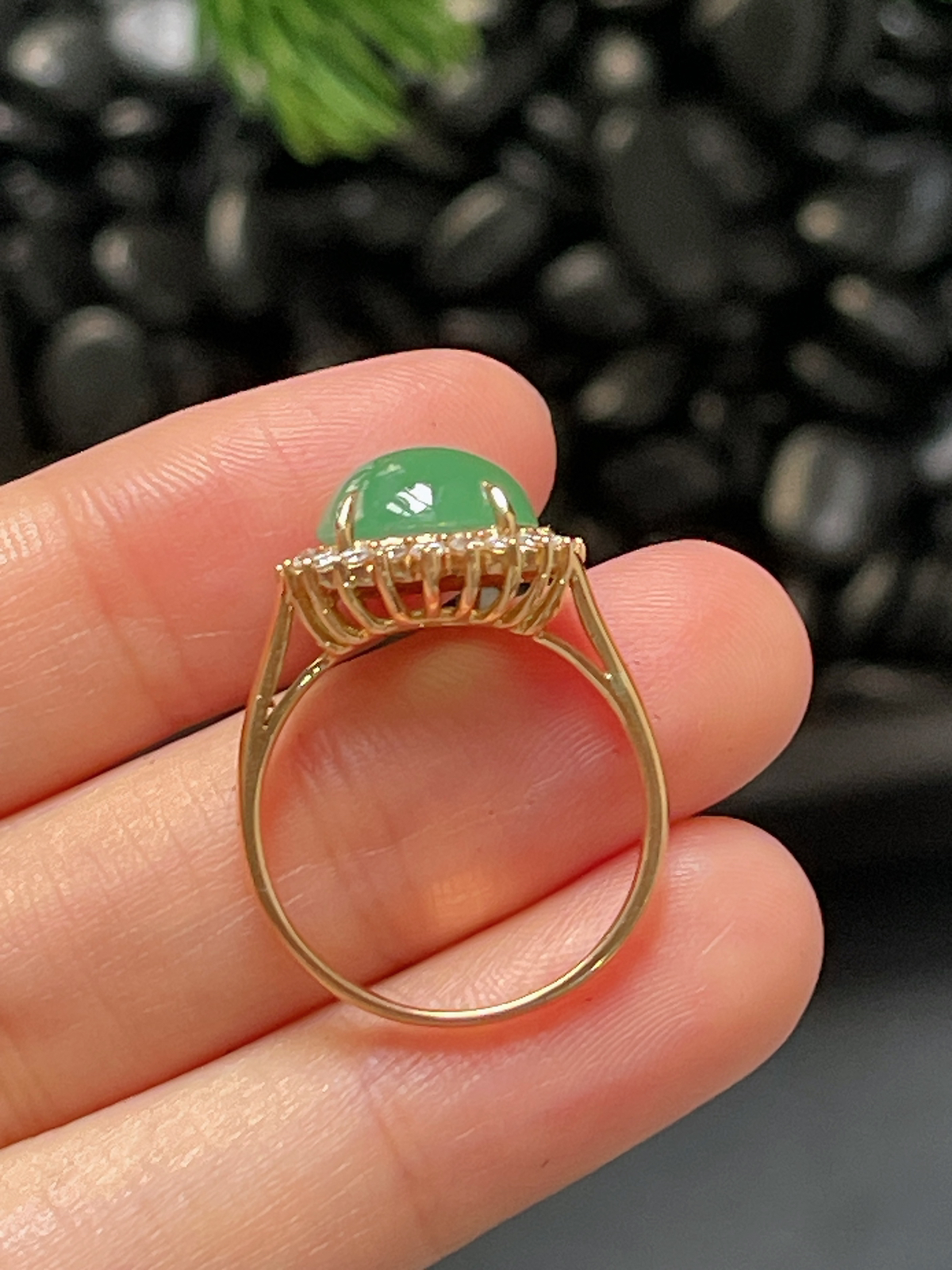 18k金翡翠绿色戒指