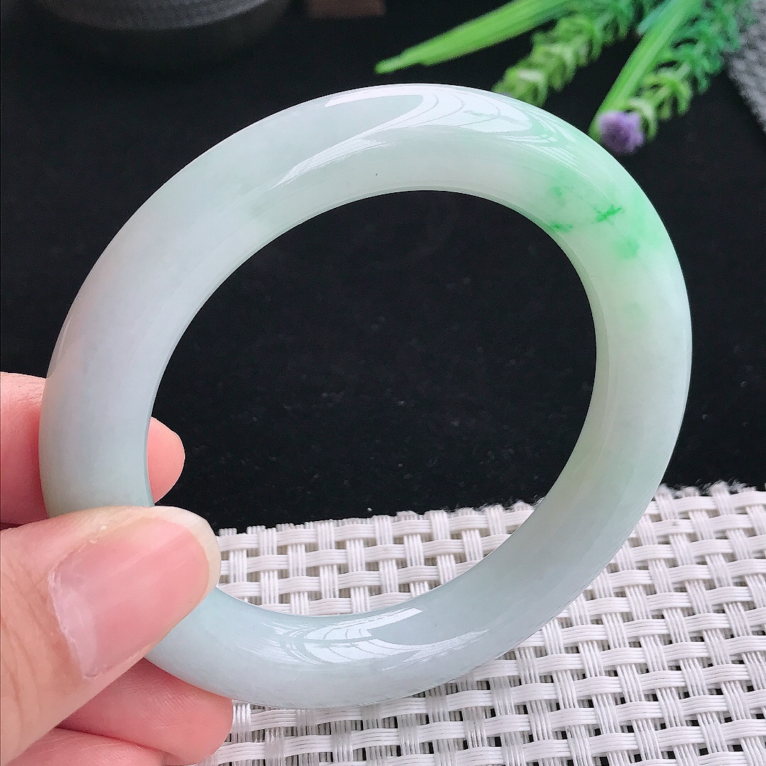 实拍A货翡翠56/11老坑精美温润飘绿胖圆条手镯翡翠玉镯手环