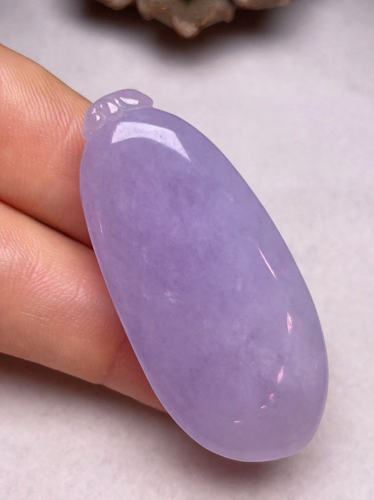 冰糯种淡紫罗兰【福瓜】吊坠、种水好，玉质细腻 ，卖相好‘