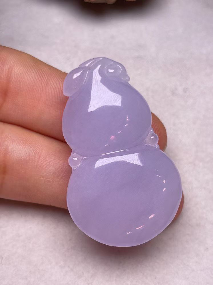冰糯种紫罗兰【葫芦】吊坠，种水好，玉质细腻 ，卖相好.