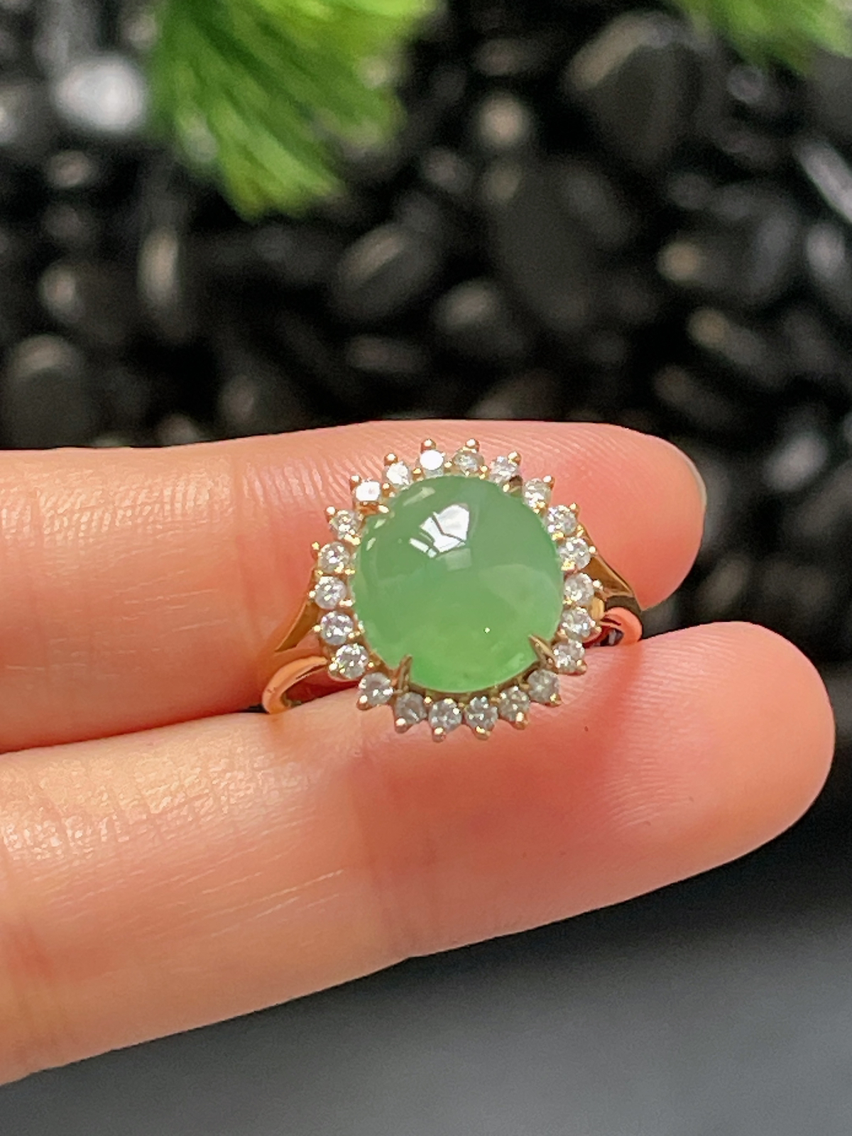 18k金翡翠绿色戒指