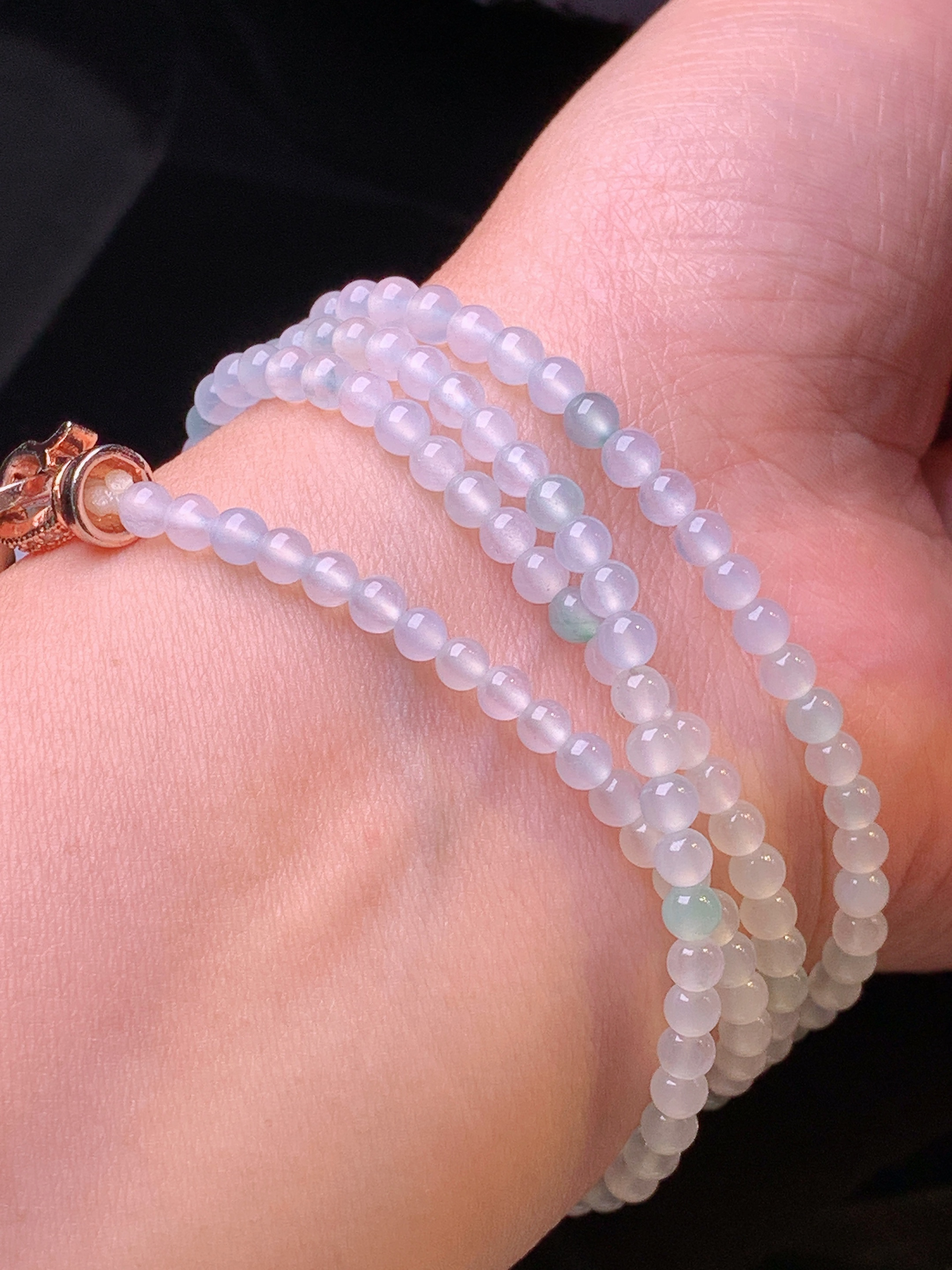 冰种圆珠项链 玉质细腻 色泽艳丽清新 水润亮眼 整体尺寸3.8*2x