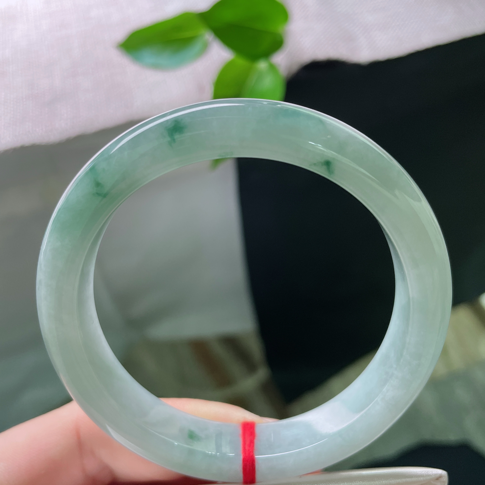 57.2/11.8/8.5，飘花正圈，水头好，玉韵生香，每一缕飘花皆为诗意。