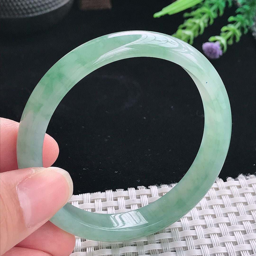 实拍A货翡翠56.5/10.7/6.8老坑冰胶水灵冰晴绿手镯翡翠玉镯手环