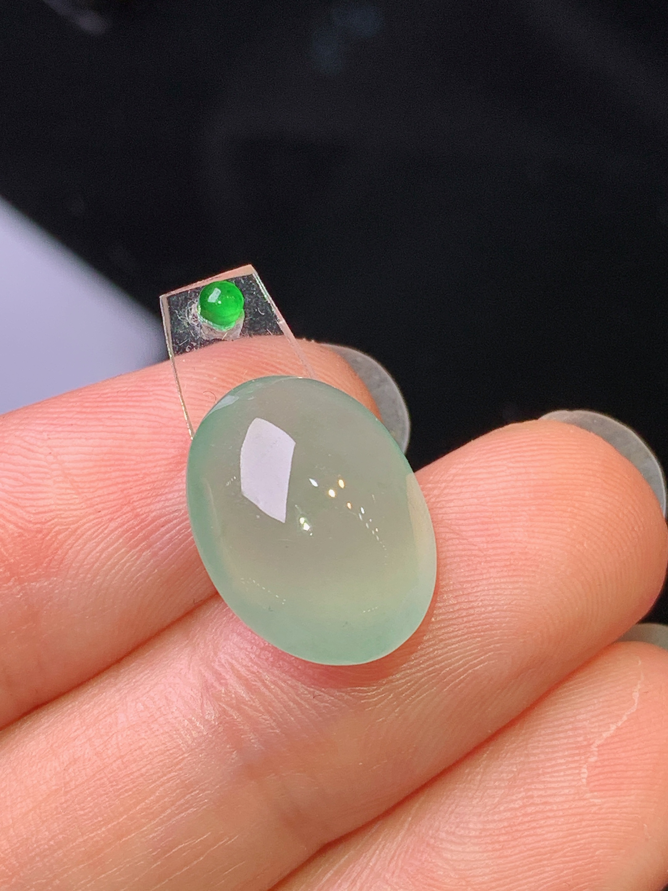 镶嵌款 冰种蛋面吊坠 玉质细腻 色泽艳丽清新 水润亮眼 整体尺寸14.8*11.5*6.2*2x