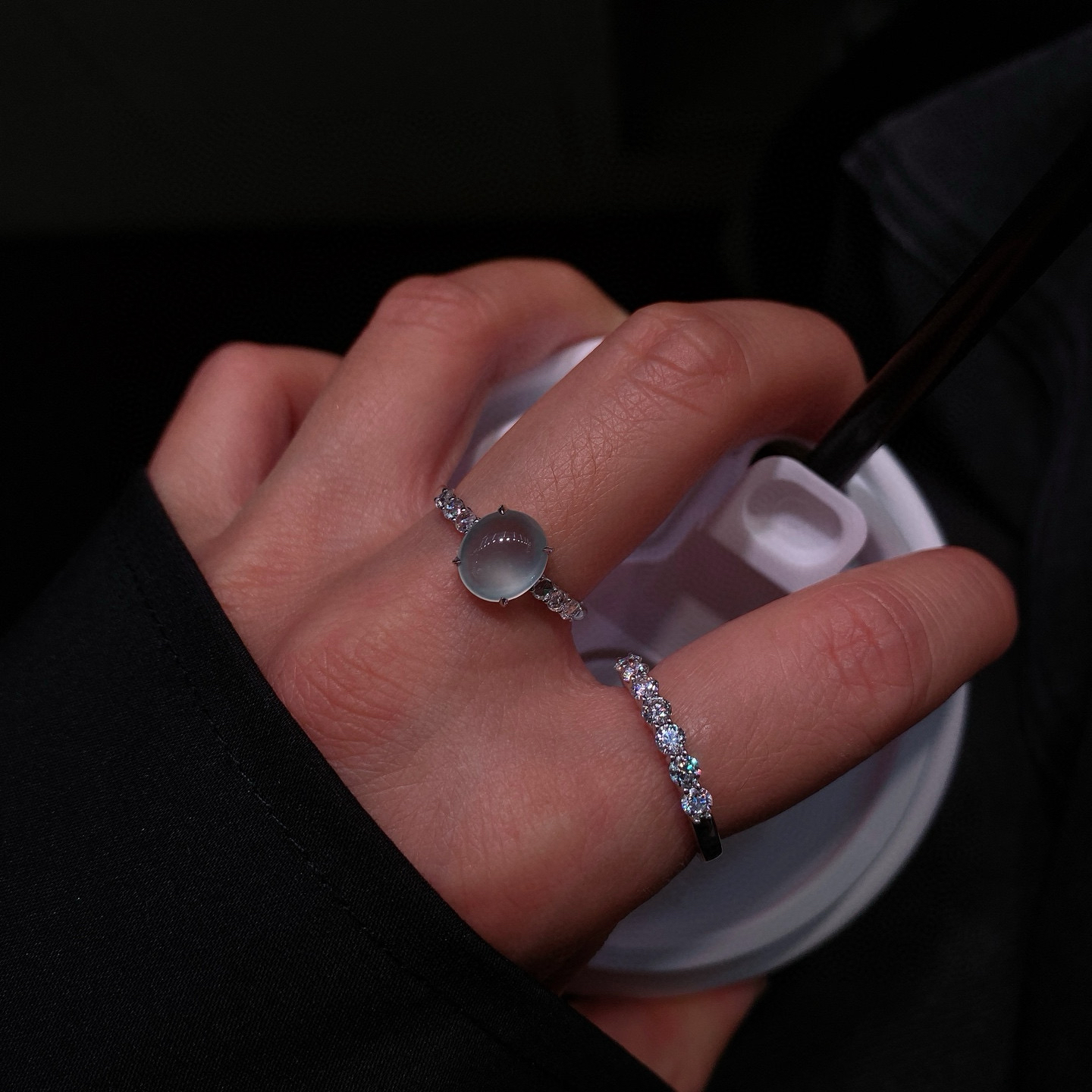 高冰蛋面戒指 
种质细腻，种水超赞
18k金镶嵌，低调又精致，实物更美～