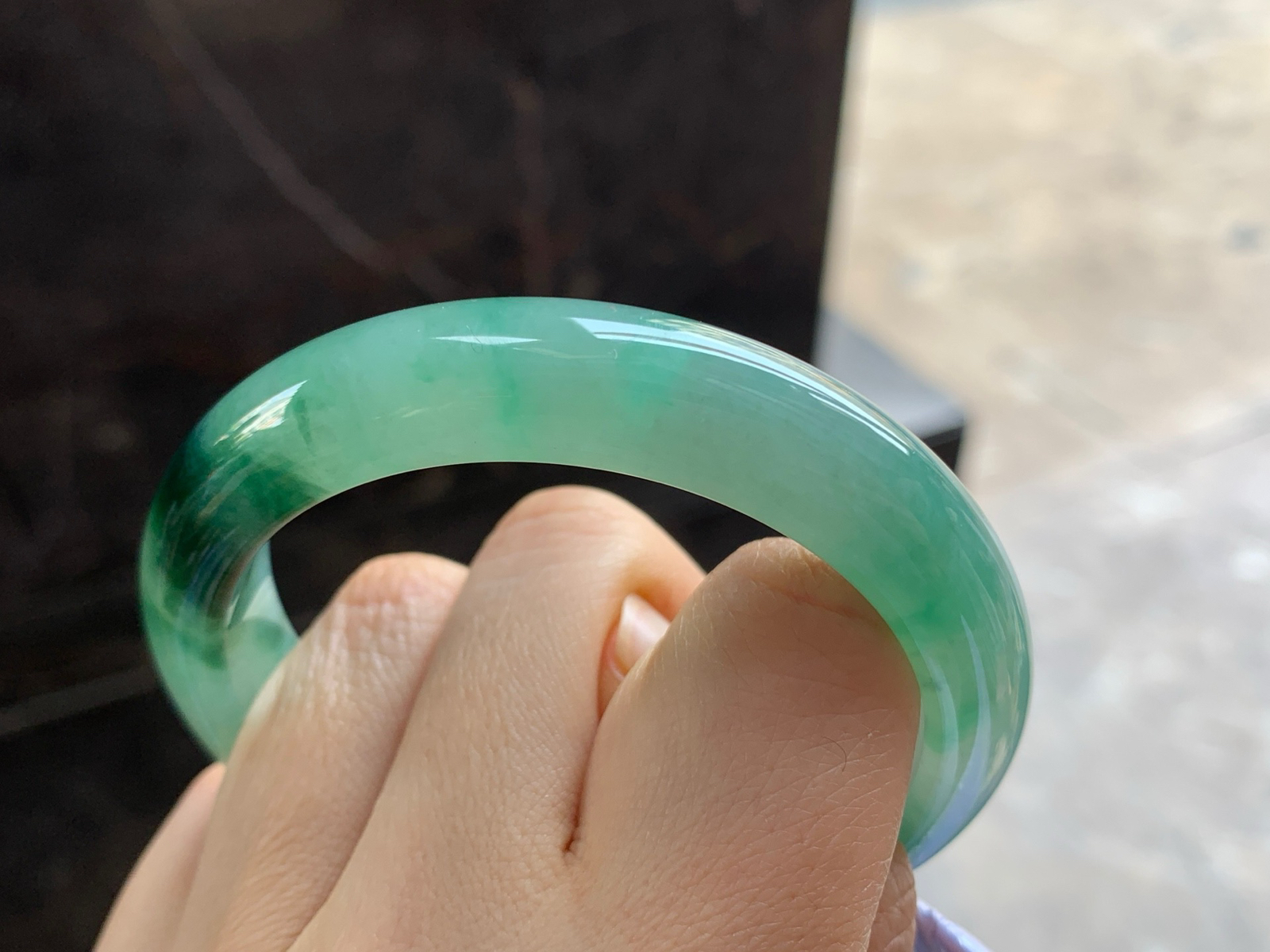 55-12.6-8.2

绿色手镯^_^玉质温润 鲜艳