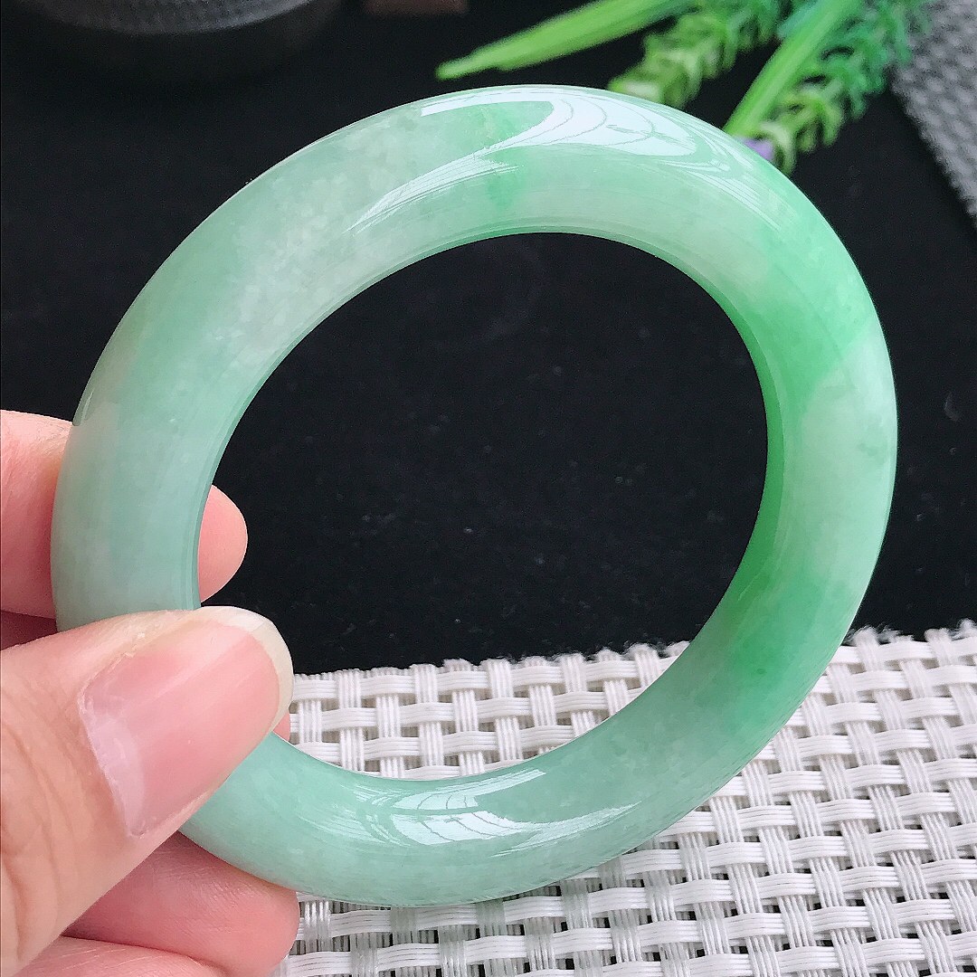 实拍A货翡翠54.5/12.1/11.6老坑精美温润苹果绿胖圆条手镯翡翠玉镯手环