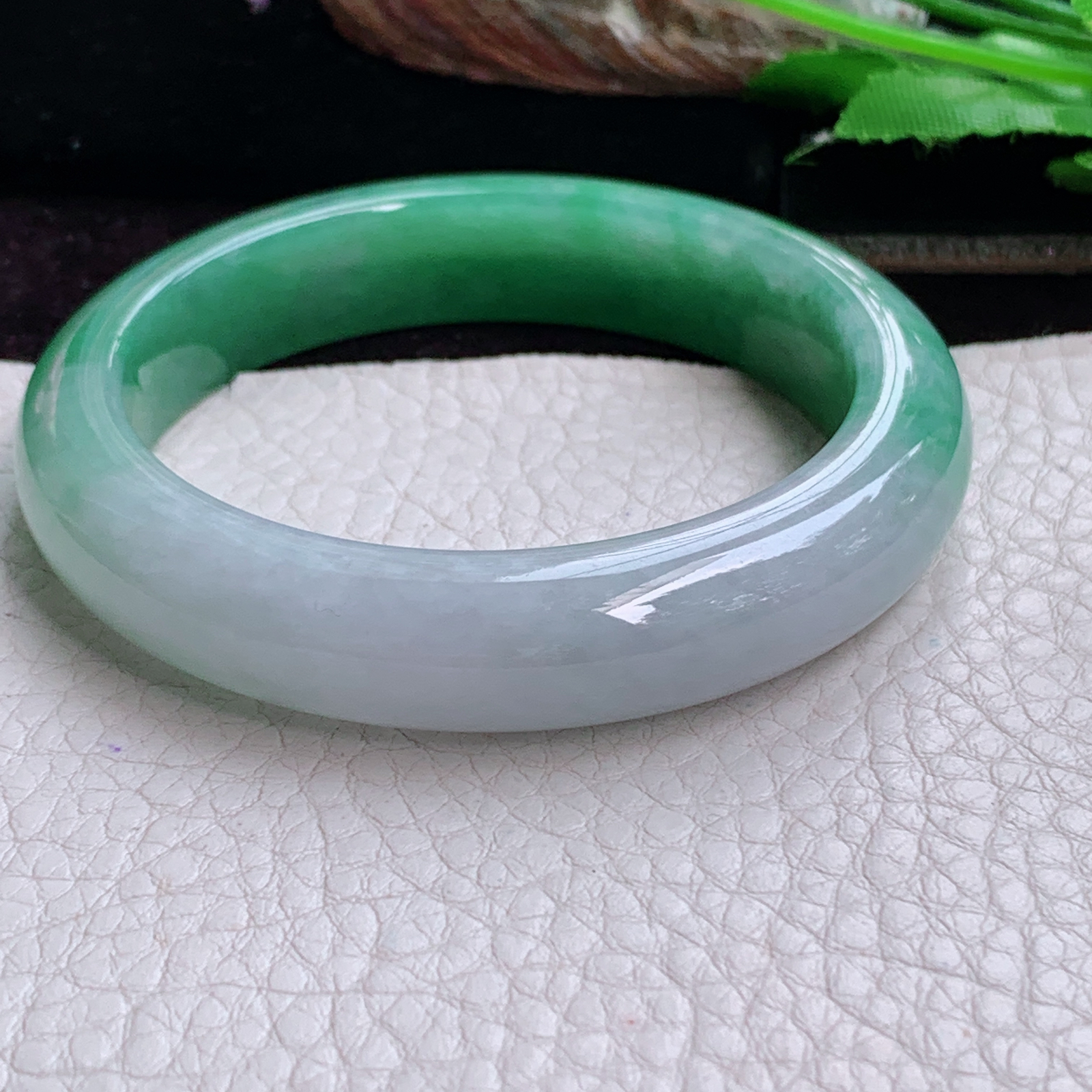 pj实拍54*12.3*8.5招财镯 天然缅甸翡翠手镯胶感辣绿半山水正圈玉镯子