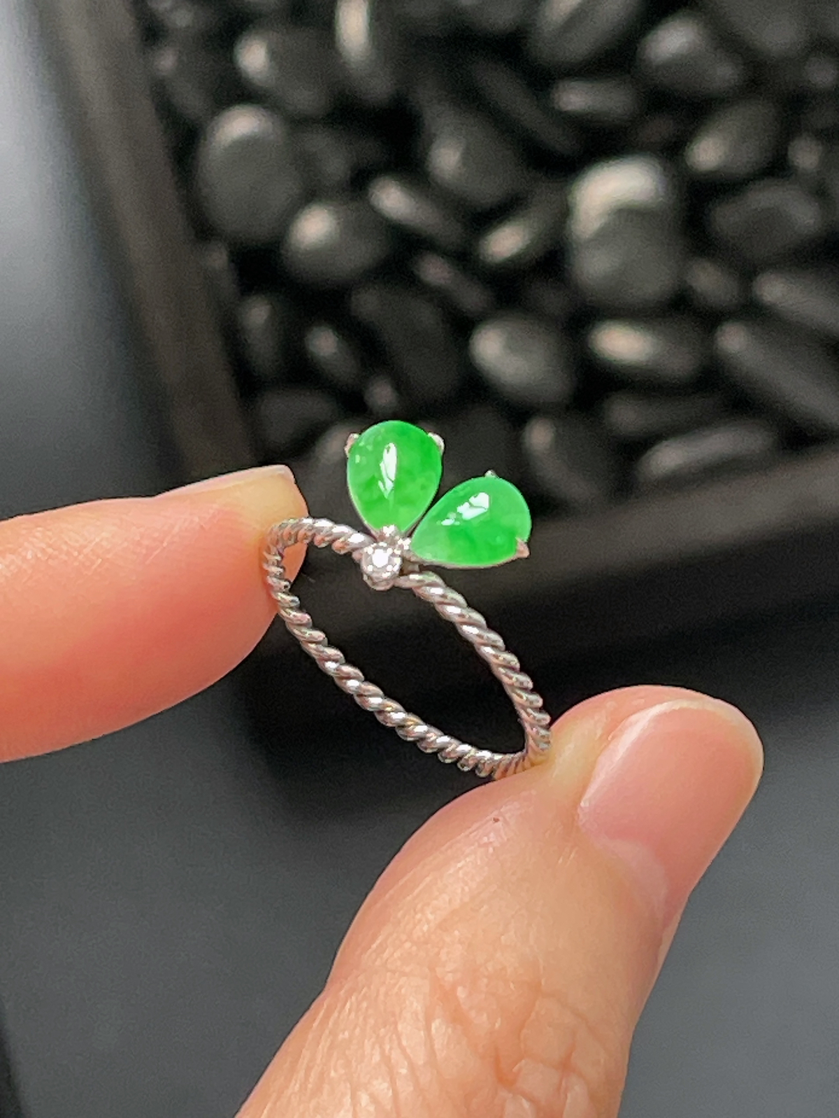 18k金翡翠绿色戒指