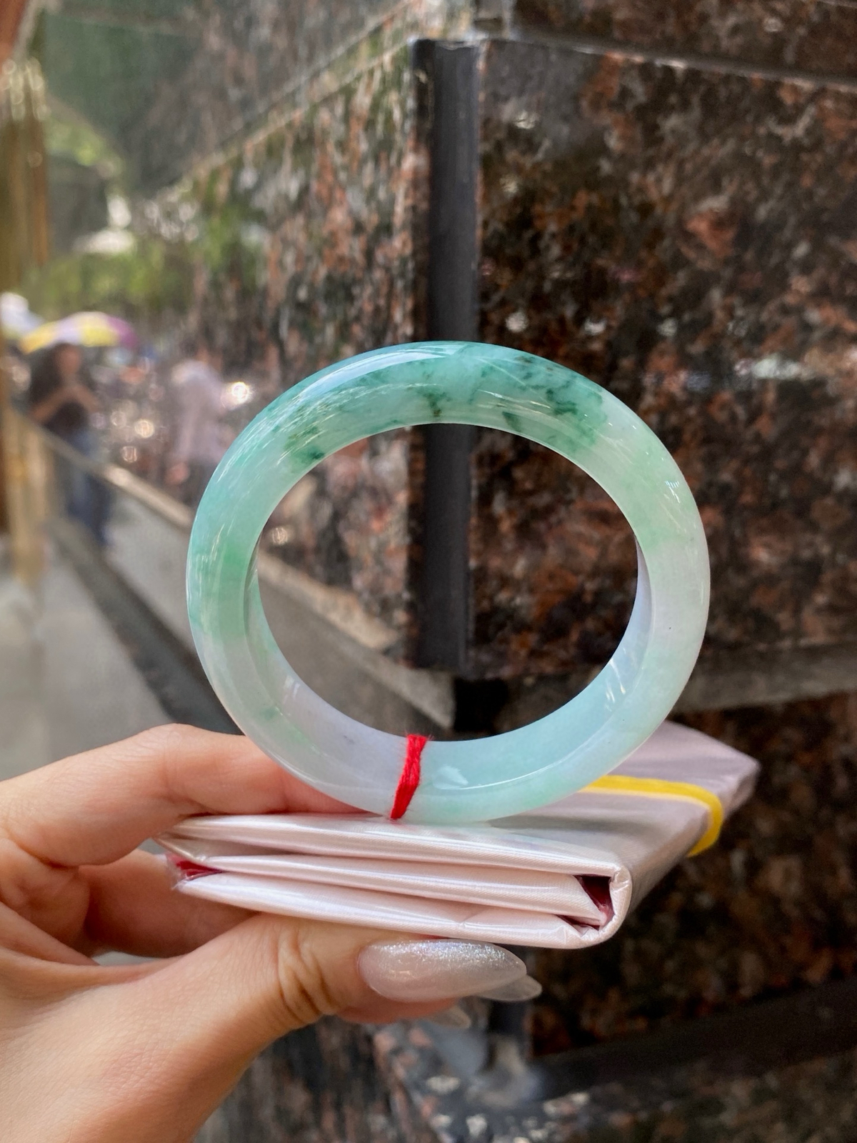 【宽版飘花手镯】
尺寸：56-14-9.2
自然光无滤镜，原图直出