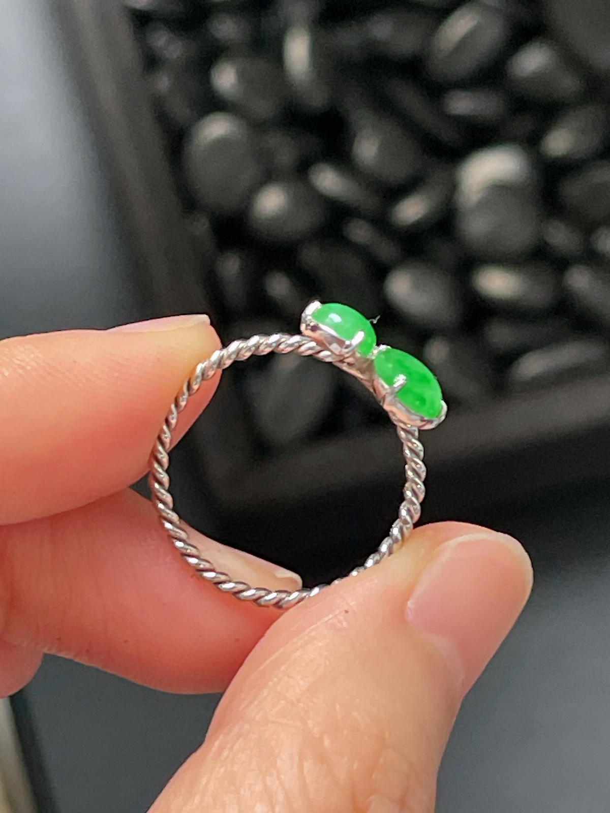 18k金翡翠绿色戒指