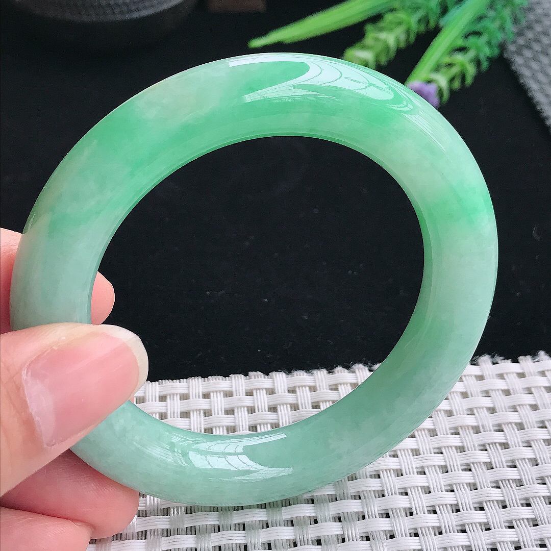 实拍A货翡翠54.5/12.1/11.6老坑精美温润苹果绿胖圆条手镯翡翠玉镯手环